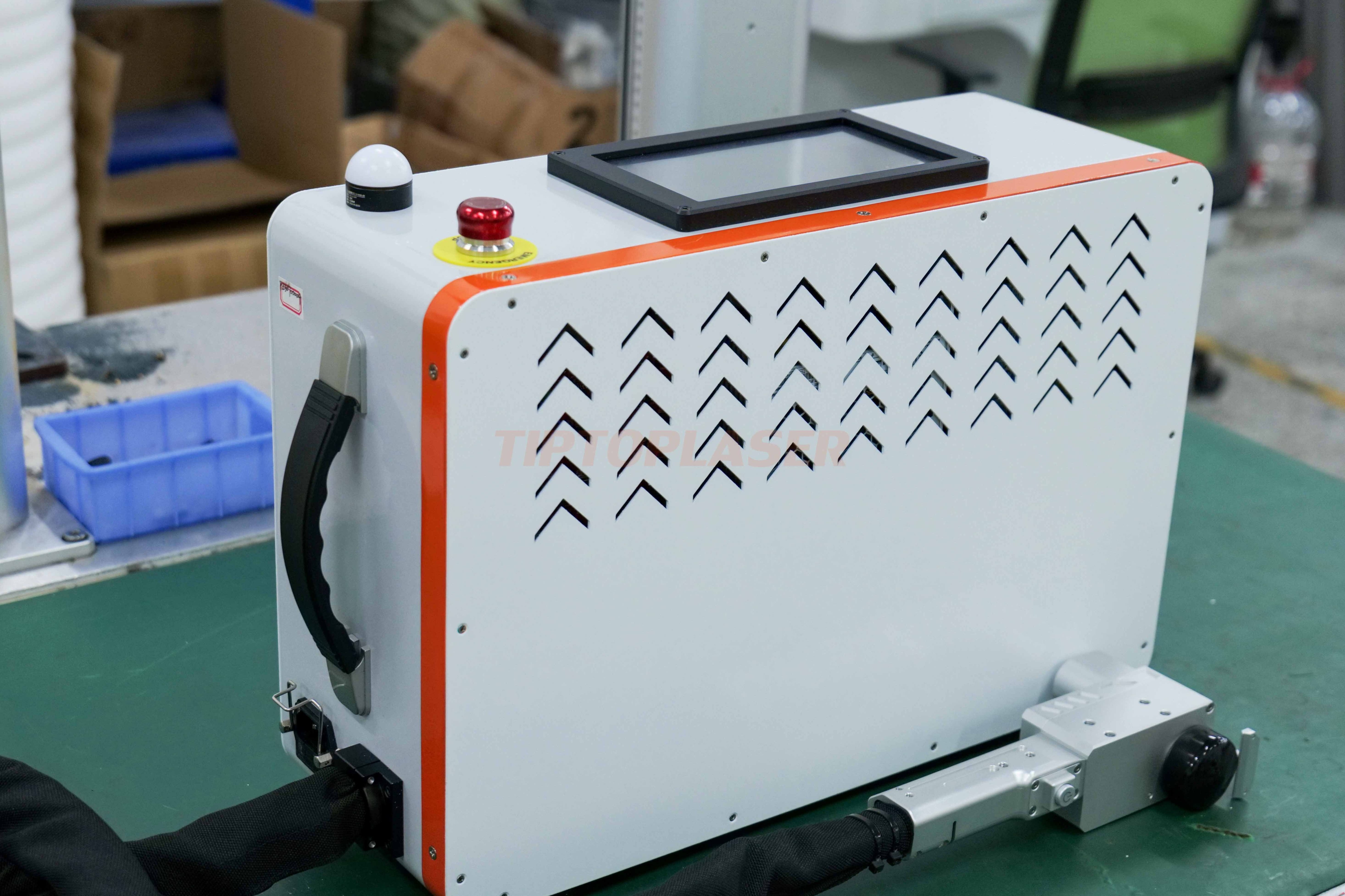 Portable 200W wood stone metal removal machine rust fiber laser cleaning machine pulse laser cleaning machine for cleaning welds