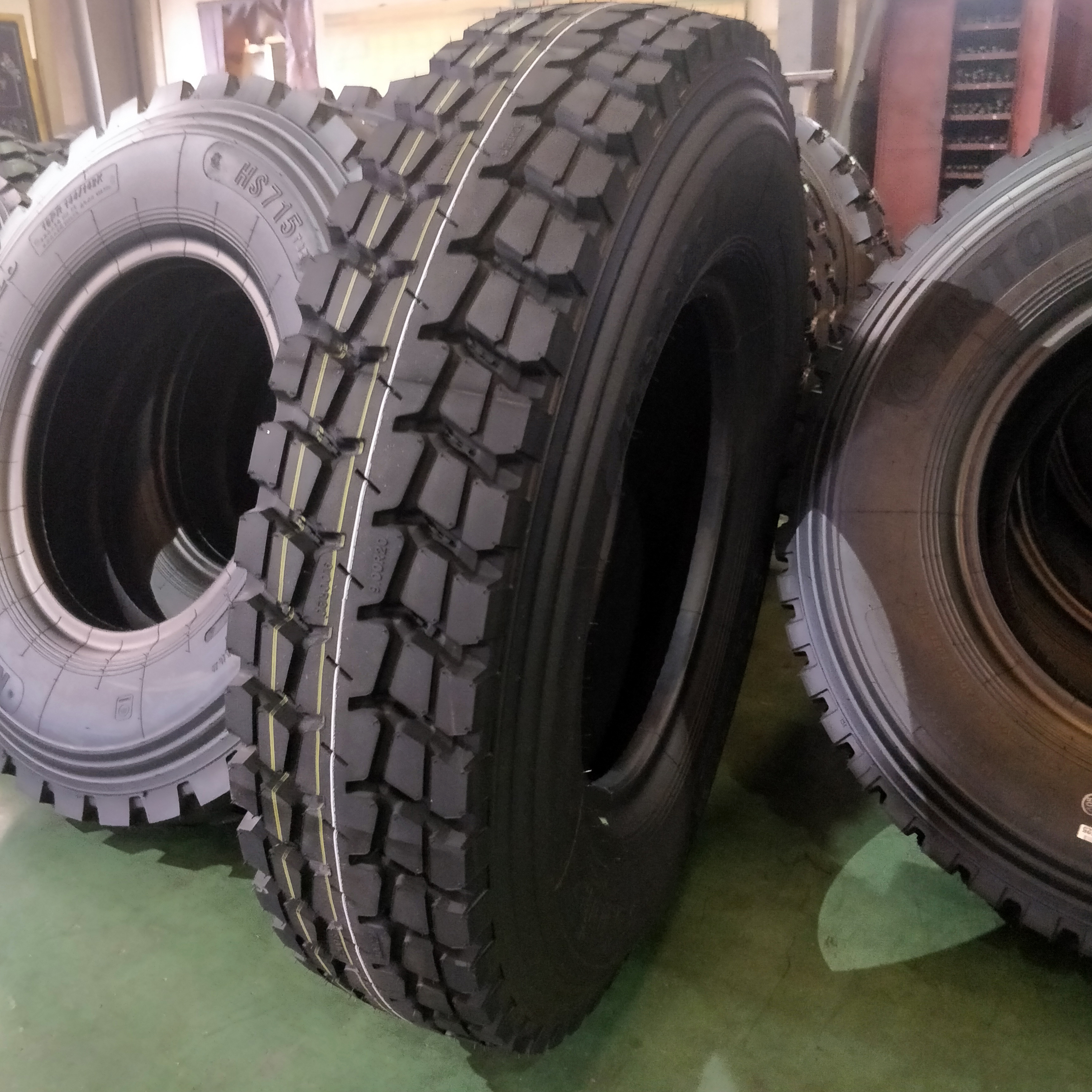 High Quality Truck Tires KAPSEN HS918+ 9.00R20 Heavy Duty Truck Tyre Suitable for driving wheel