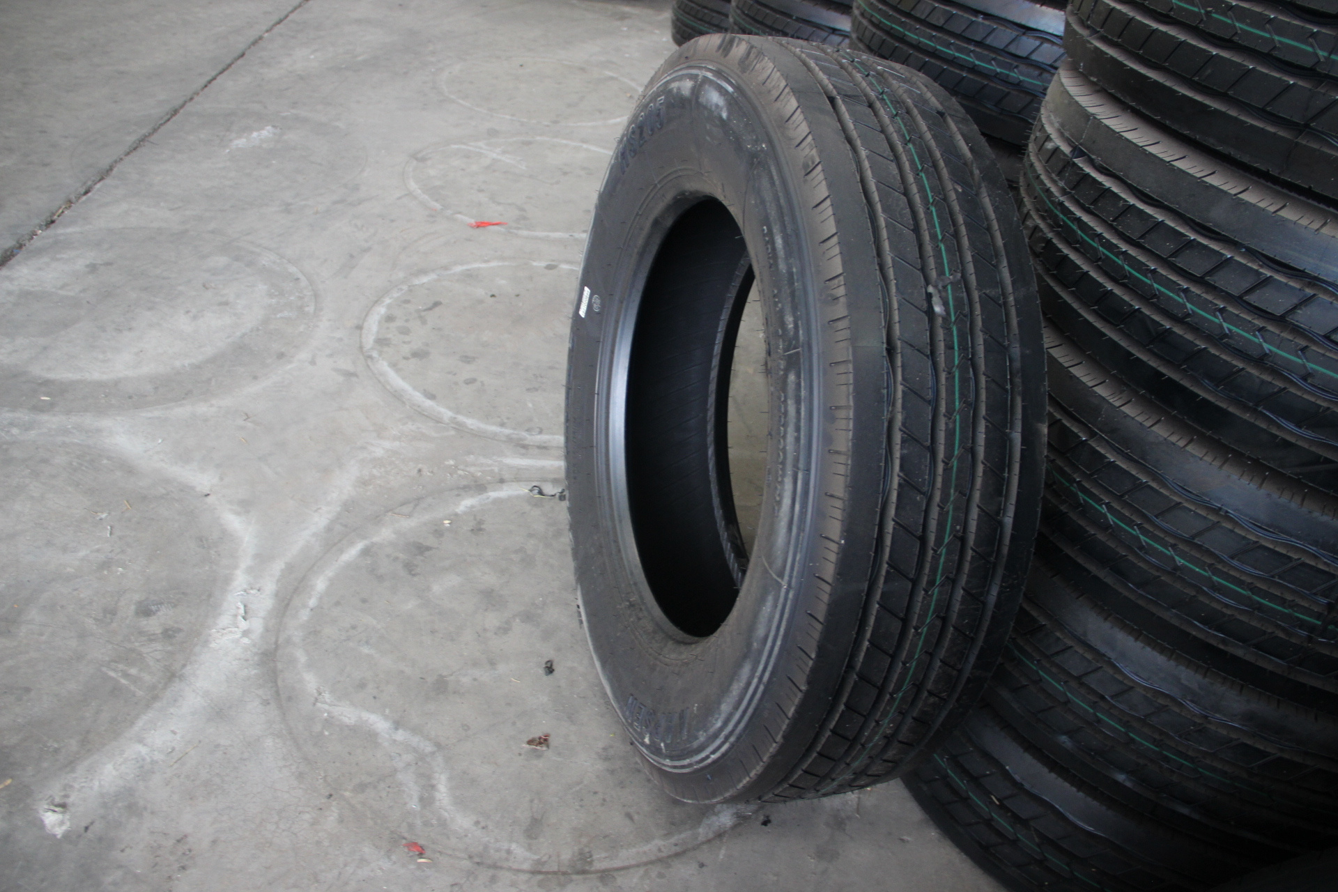 KAPSEN duty semi radial commercial same with Yokohama blacklion truck tire 275/70R22.5-16PR HS205