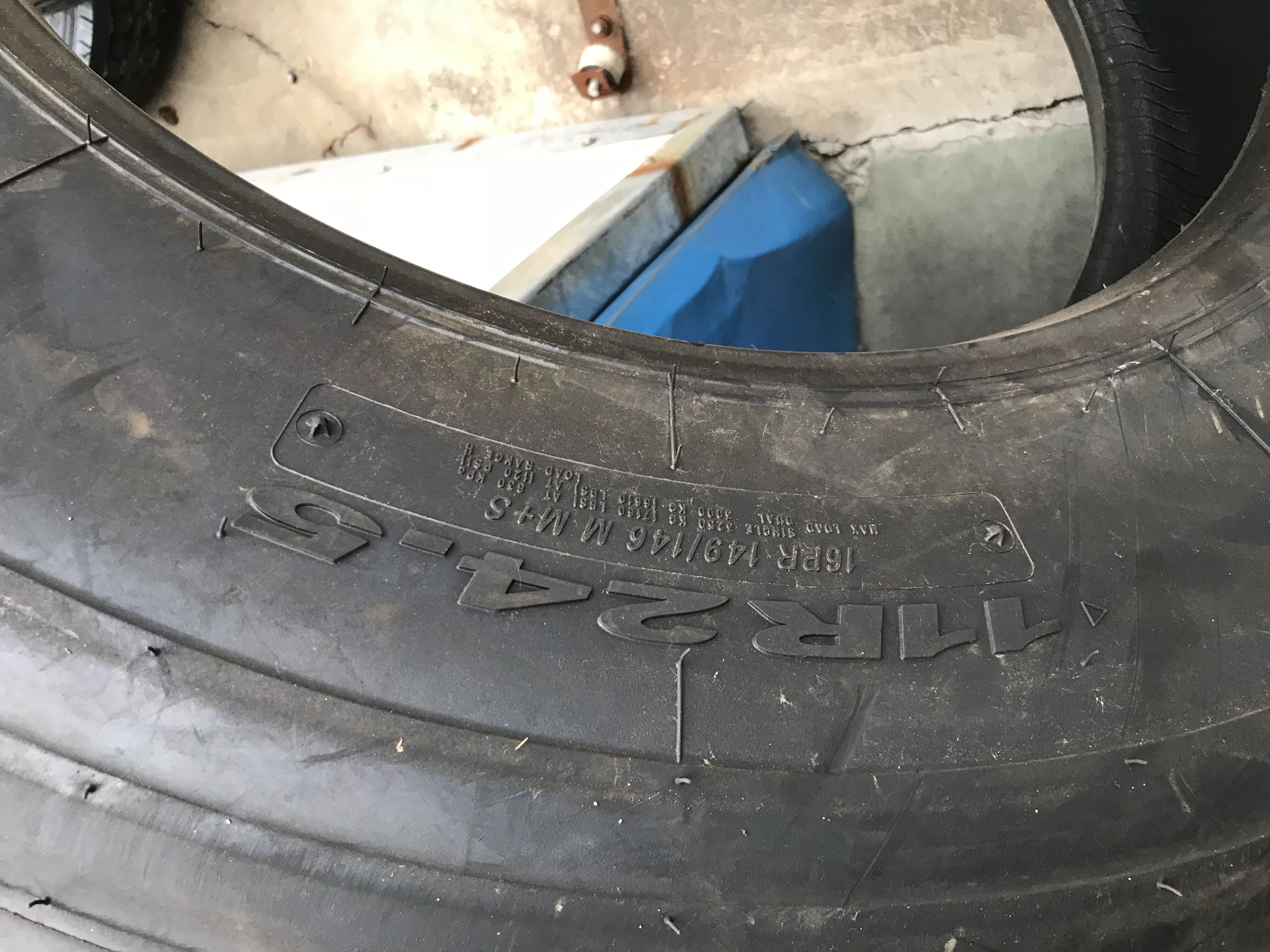 Wholesale truck tires  HS207 11r 24.5  low price commercial tires