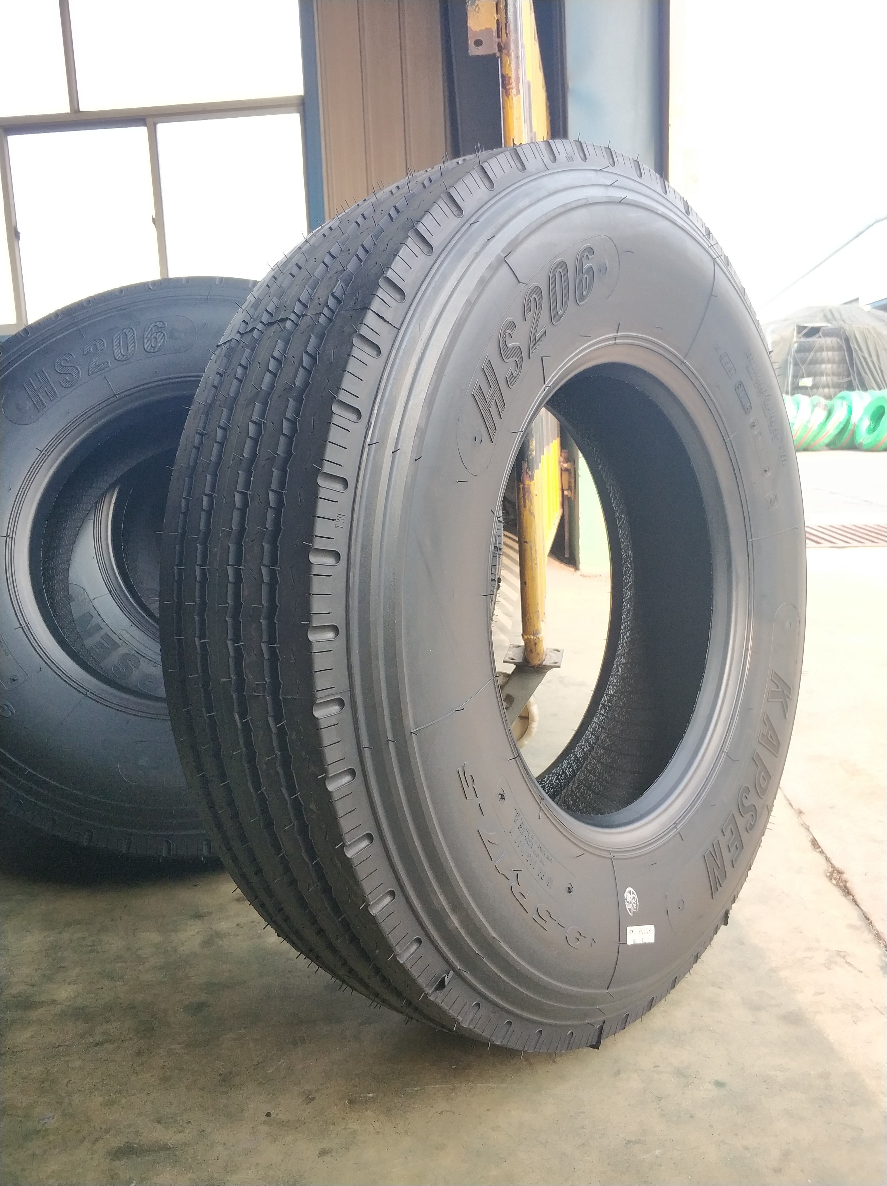 Chinese truck tire  semi truck tires 9.5r17.5 10.00r20 13r22.5 12r22.5 9.5R17.5 18PR