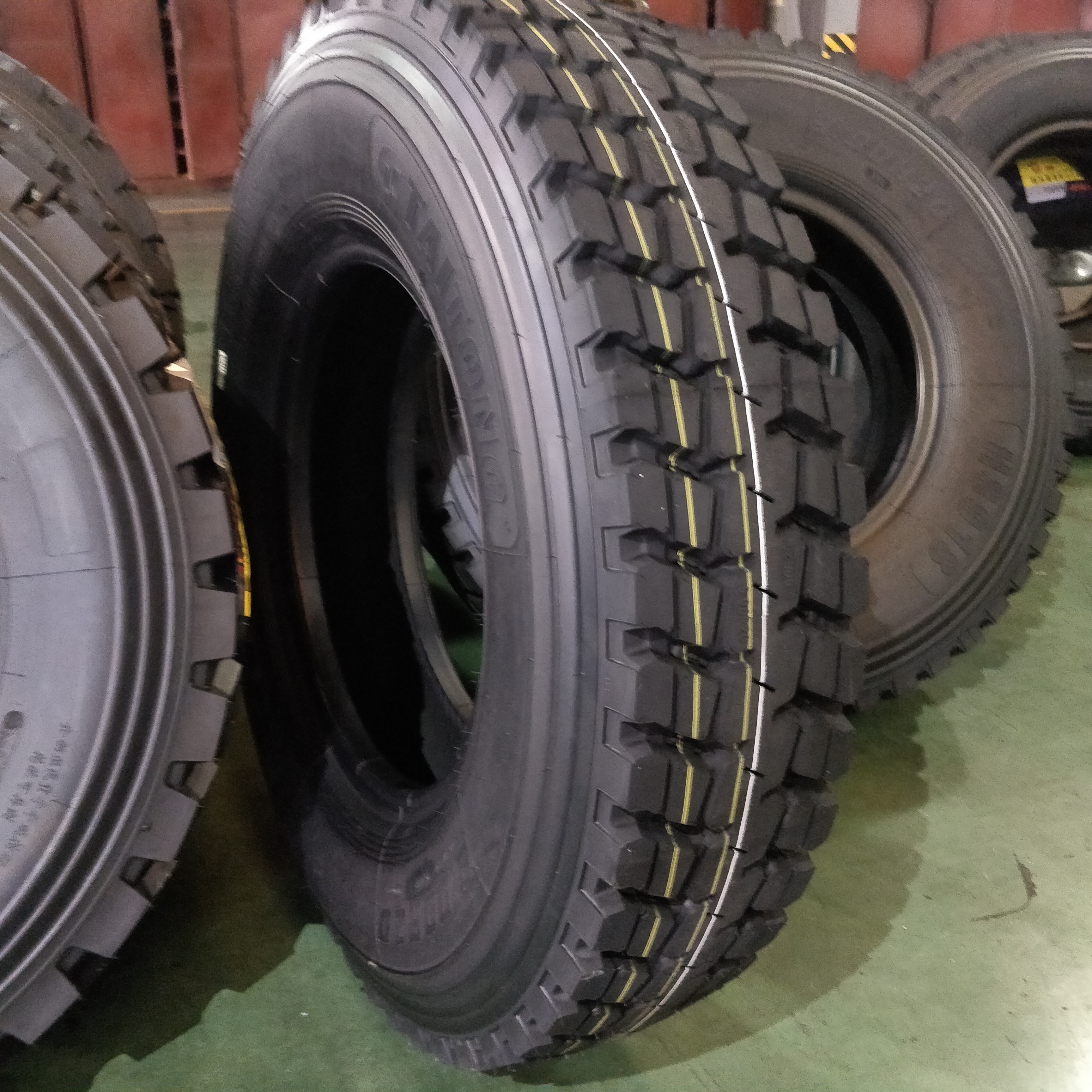 High Quality Truck Tires KAPSEN HS918+ 9.00R20 Heavy Duty Truck Tyre Suitable for driving wheel