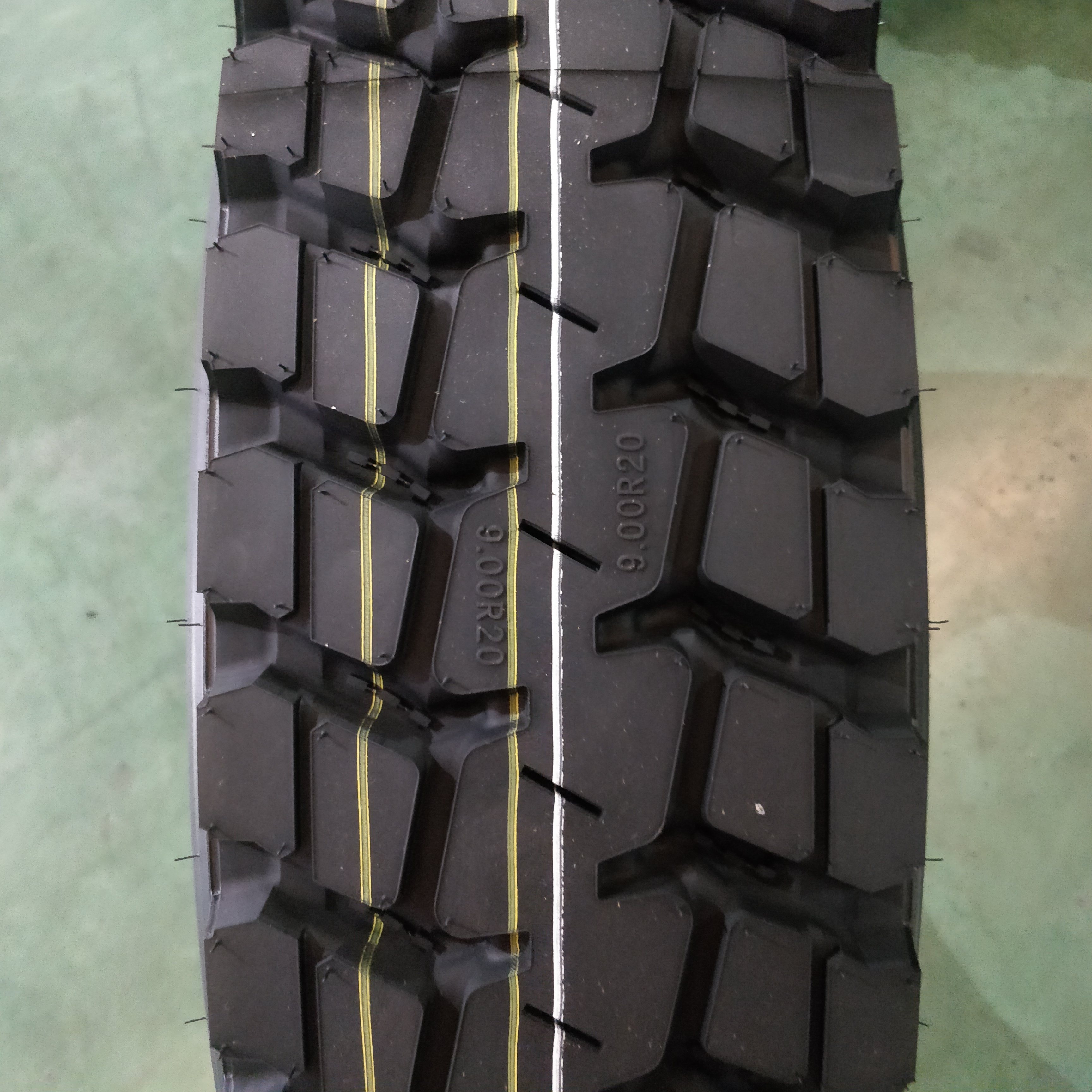 High Quality Truck Tires KAPSEN HS918+ 9.00R20 Heavy Duty Truck Tyre Suitable for driving wheel