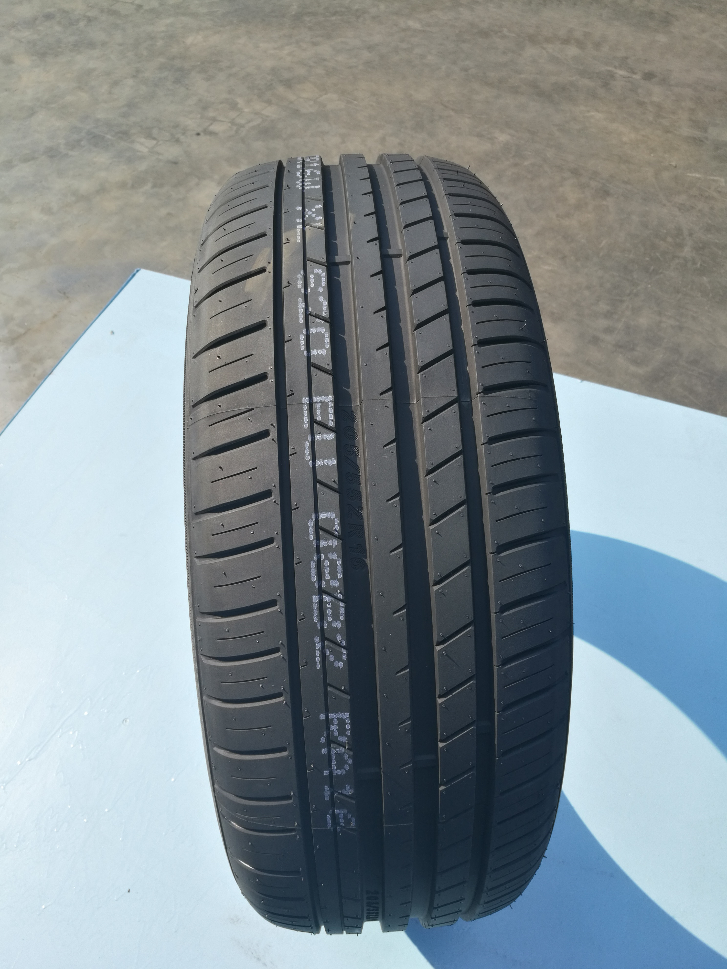 Wholesale Best performance vehicle new car tyres all sizes 215/45 R17 UHP passenger car tyres prices from China