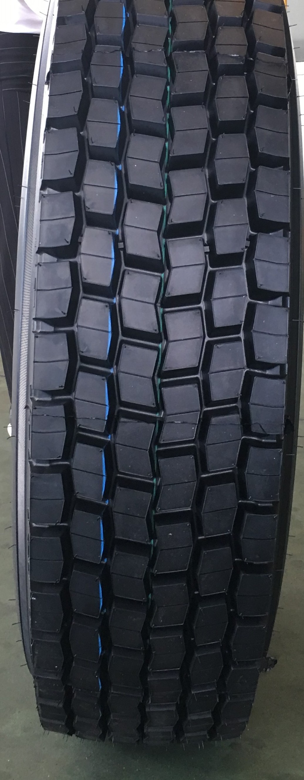 Chinese Wholesale brands TERRAKING brand tyre Block Pattern Drive Tire 295/80R22.5  heavy truck tires