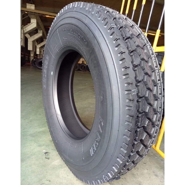 TERRAKING brand Truck tyres  HS208 pattern 11R22.5 Tubeless Tire for Light heavy duty and bus 295/75R22.5 285/75R24.5