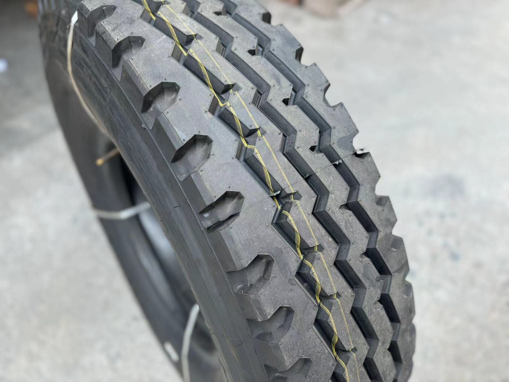 Advance TBR Tyres 8.25R16LT 11.00R20 On and OFF Road Radial Heavy Truck Tires