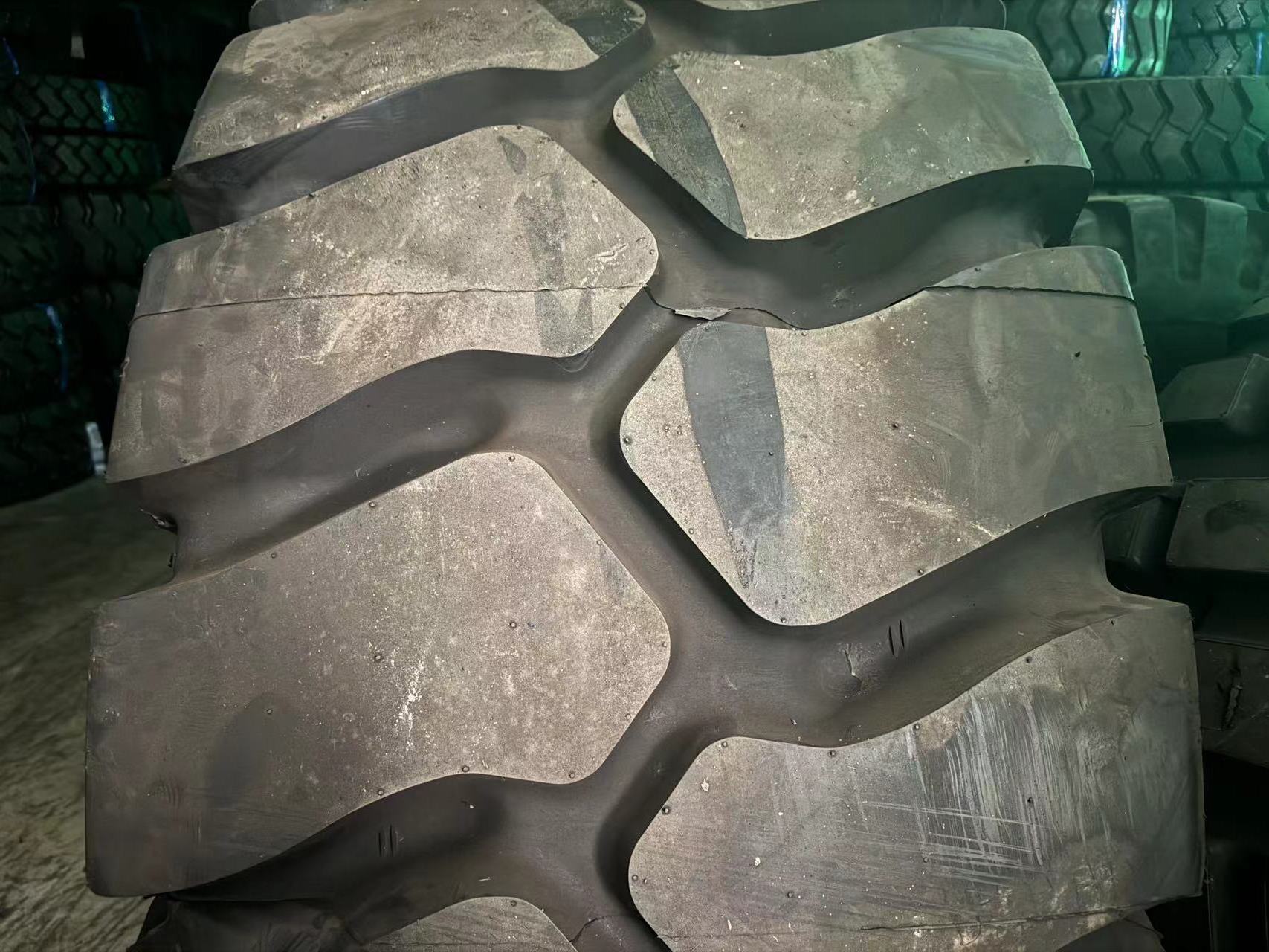 All Steel High Standard Off Road Tyres OTR 29.5R25 35/65R33 E4/L4 Pattern Tires for Underground Mining,Loader