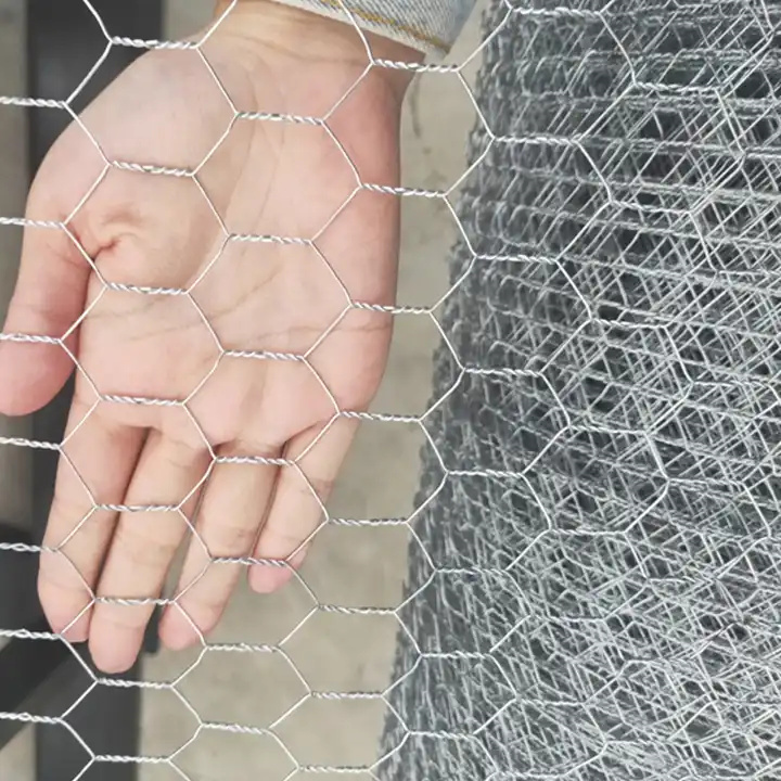 Hot Dip Galvanized Iron Wire Mesh fencing poultry Netting Hexagonal Chicken cage Wire Mesh Roll