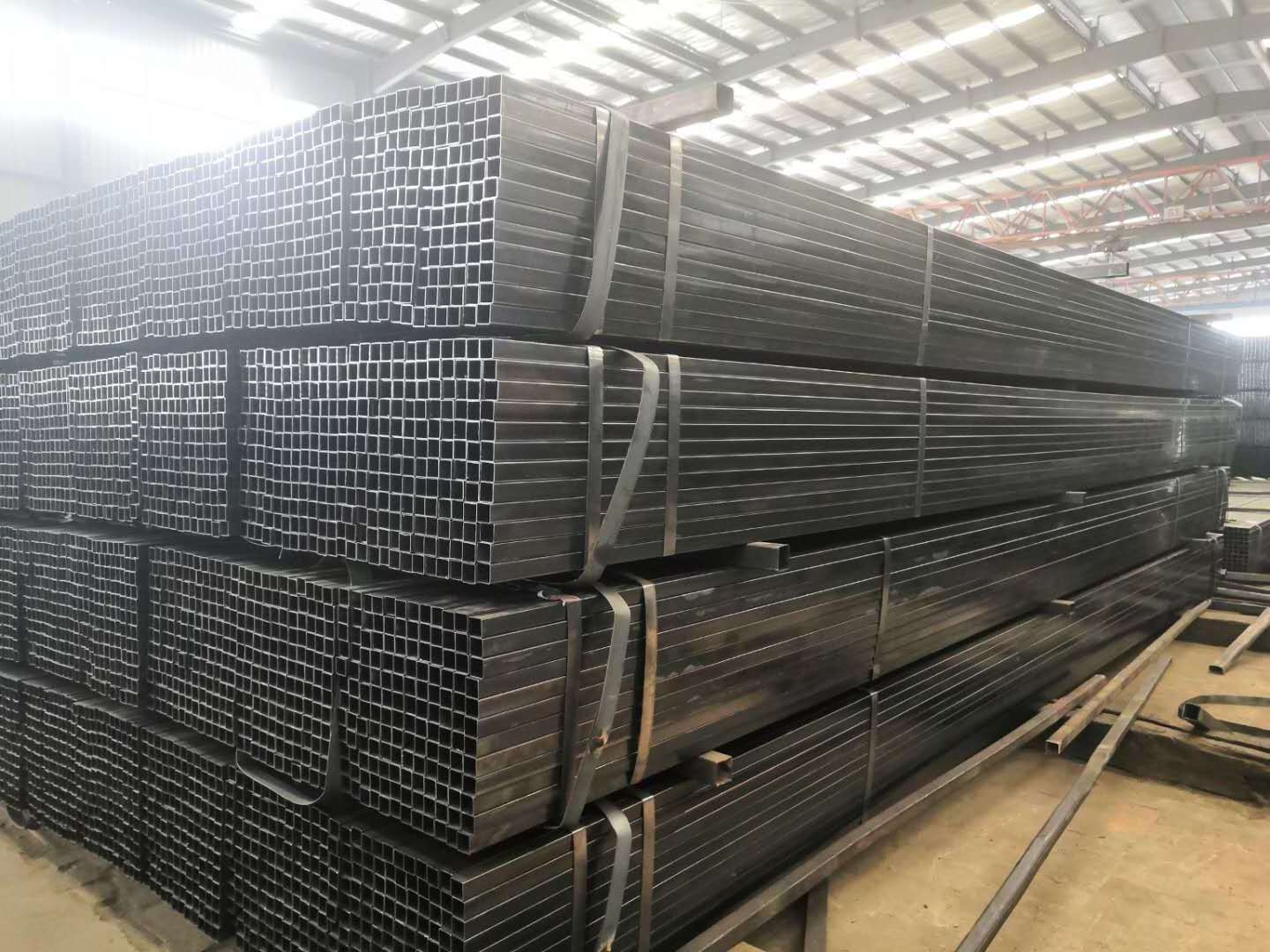 Good quality 20x20mm black iron square pipe annealed furniture square steel tube and pipe