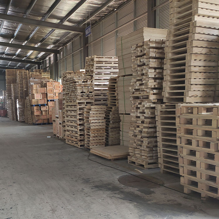 2024 New Product  cheap price Customized Practical Professional Wood chip Pallet Boards Bulk Wooden Pallet for sale