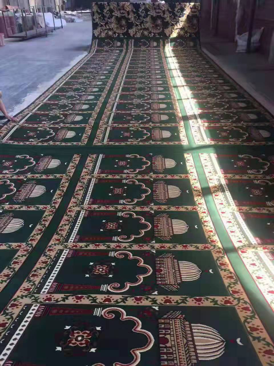 Muslim wall to wall prayer carpet roll tapis de priere mosque carpet