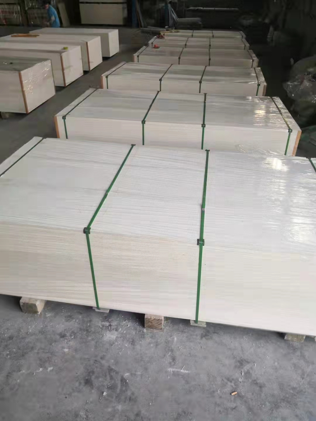 High Quality Hot mgo magnesium oxide fireproof wall board mgo siding board 20mm magnesium oxide board for floor