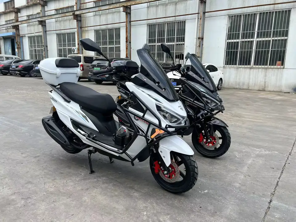 Best-selling Manufactures 125CC 150CC gasoline motorcycle 85km/h gas scooter for adults