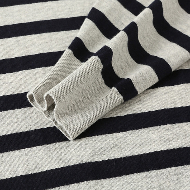 Casual black and white contrast striped cashmere men's sweater