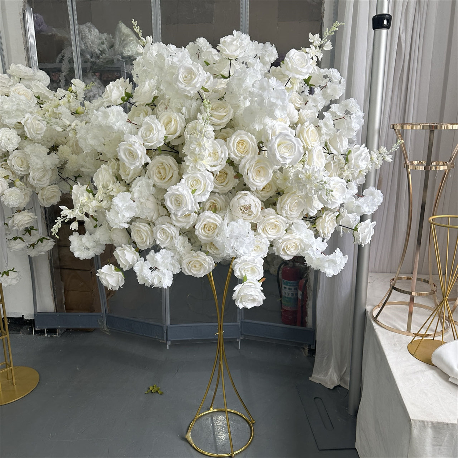 IFG 3D Wholesale Large 80cm Romantic White Cream Ivory Artificial Flower Ball for Wedding Centerpieces Decoration