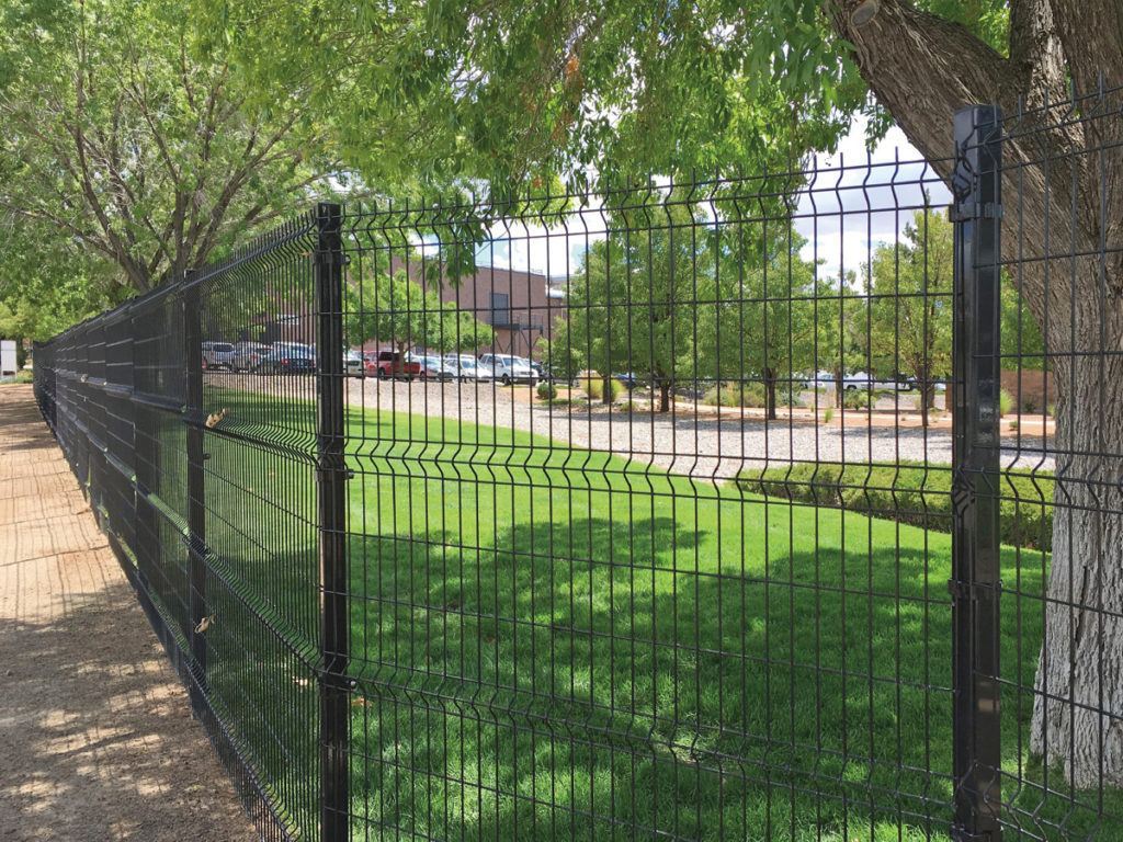 Hot galvanized Steel Metal garden fence PVC coated green 3d V triangle bending Curved welded wire fence