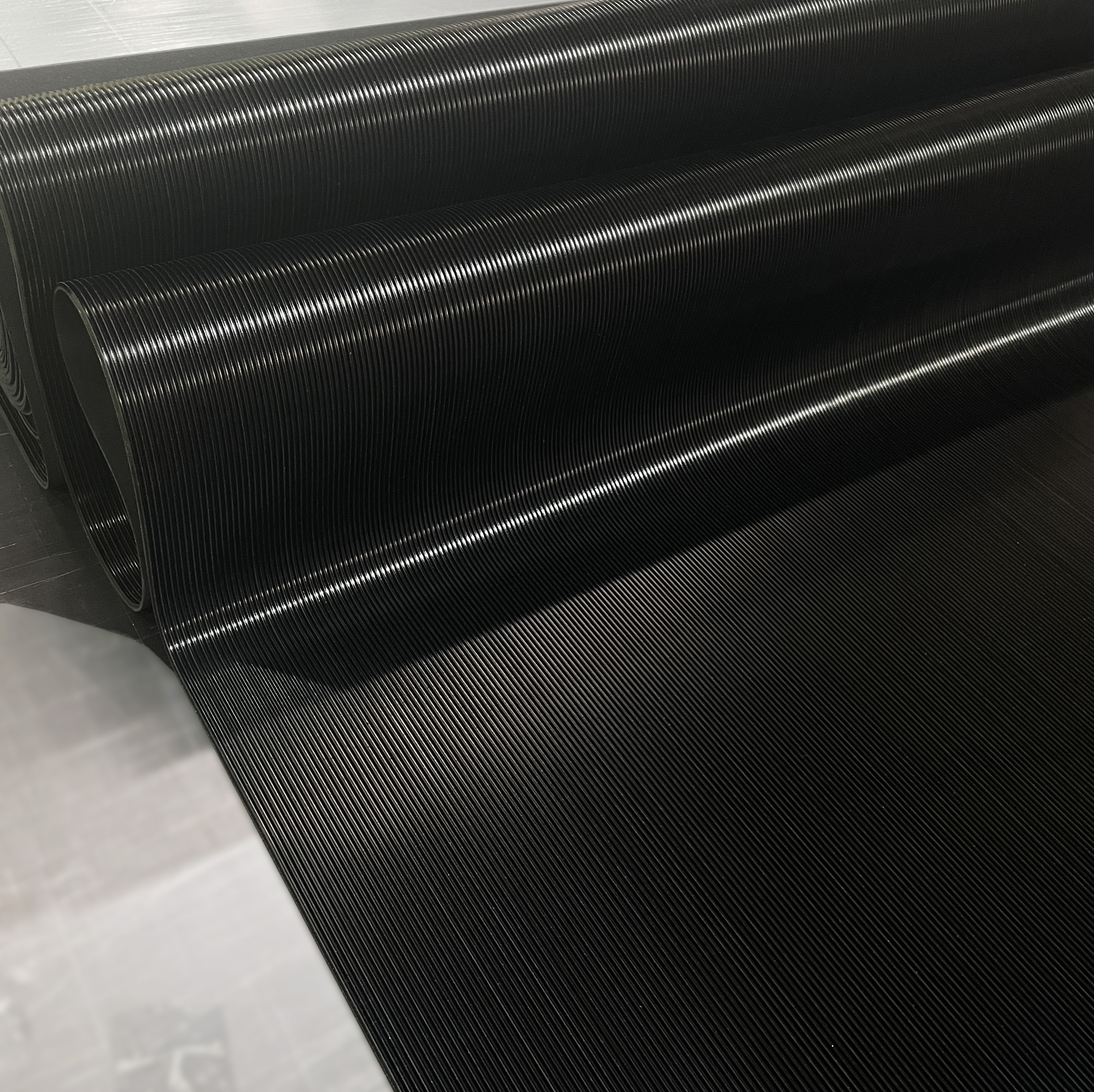 high quality truck garage corrugated fine ribbed rubber sheet rubber flooring