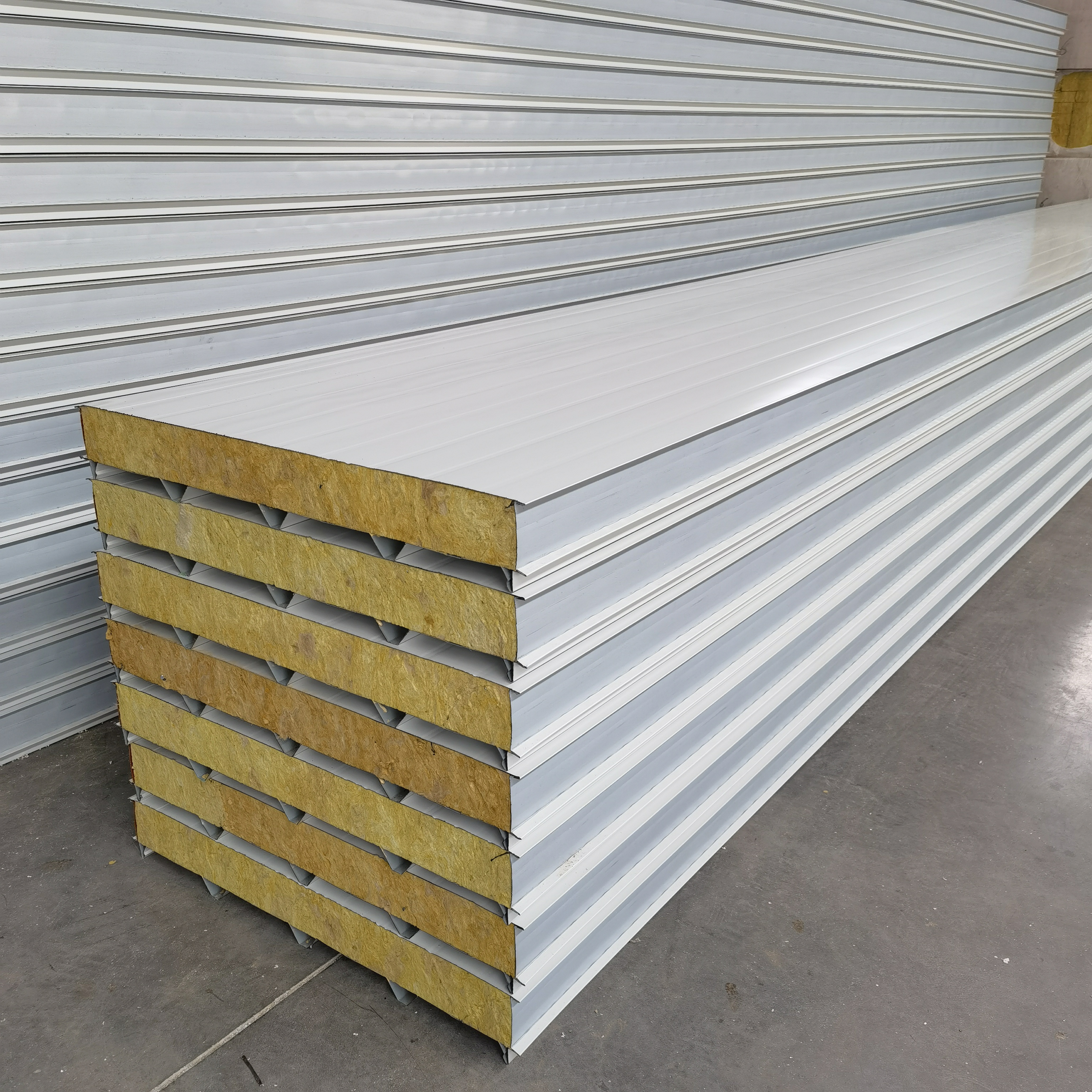 High insulation polyurethane wall sandwich panel