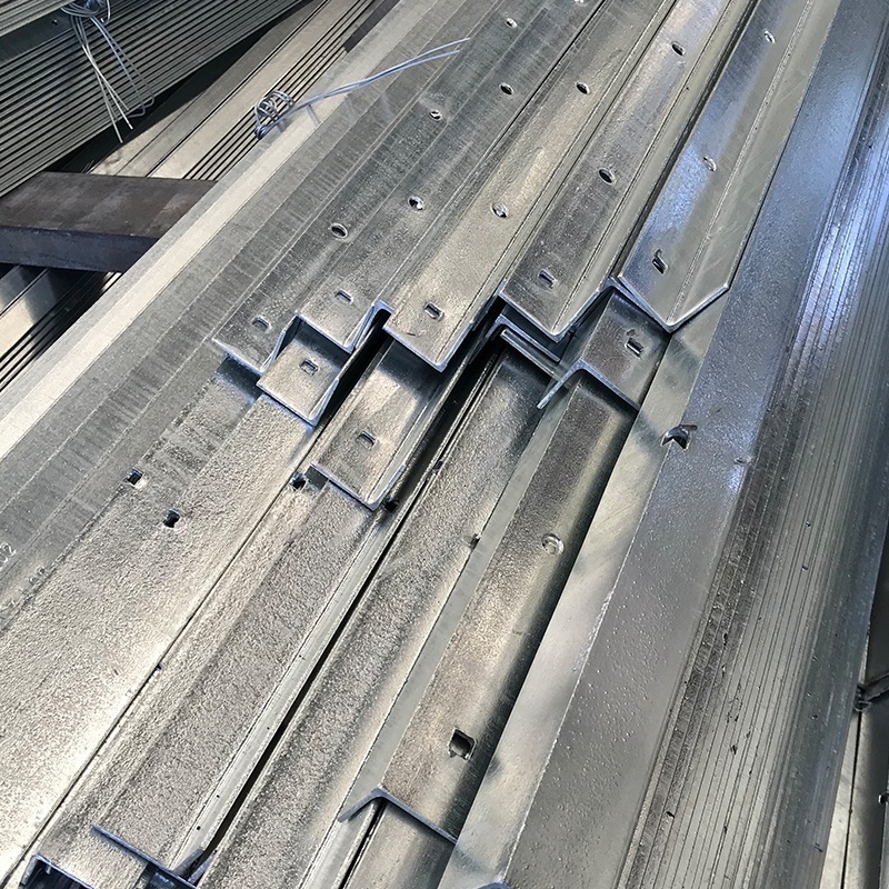 Chinese supplier of hot dip galvanized equal steel angle iron bar for sale