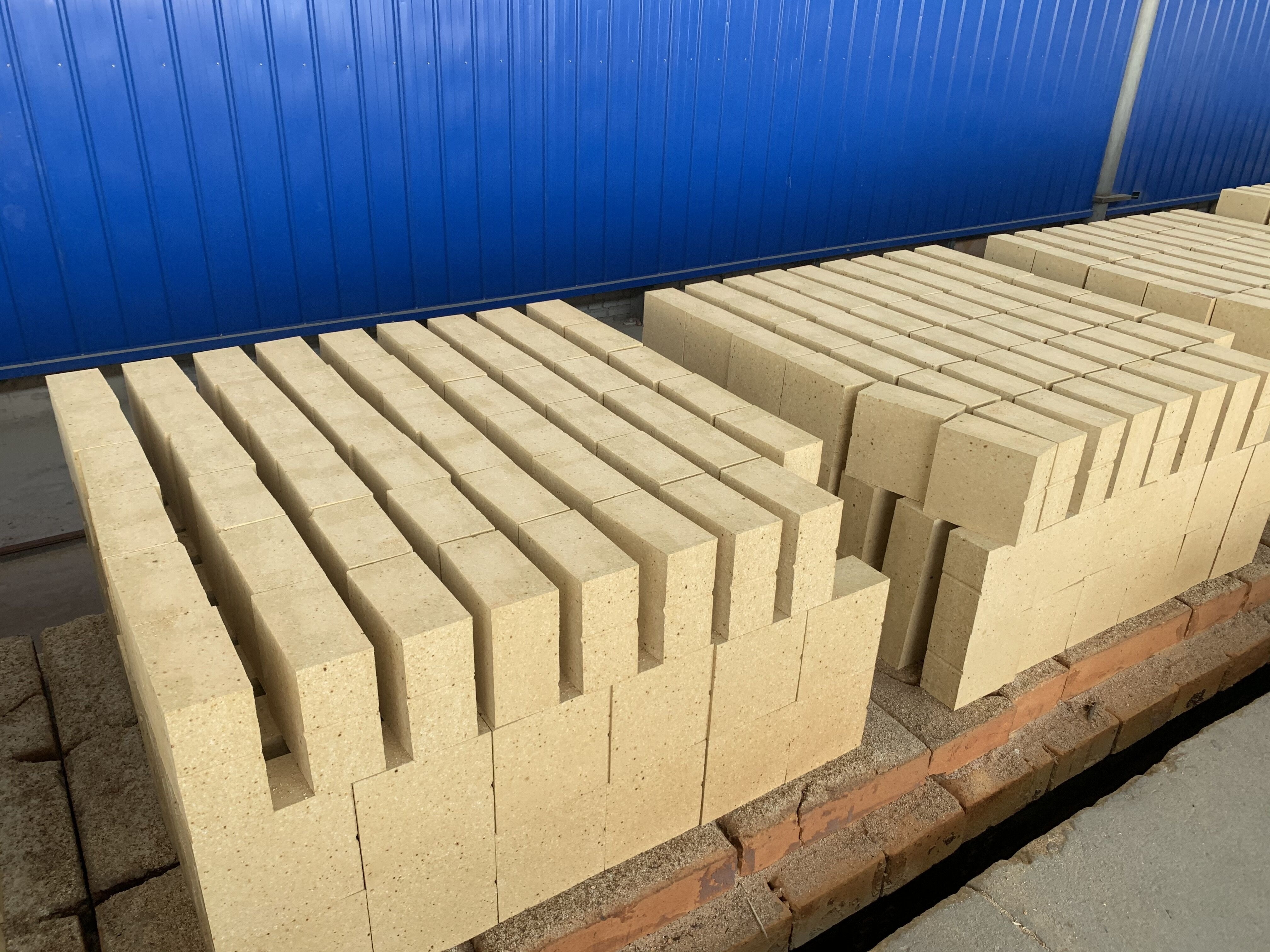 High Temperature Anti-Spalling High Alumina Refractory Curved Fire Resistant Brick