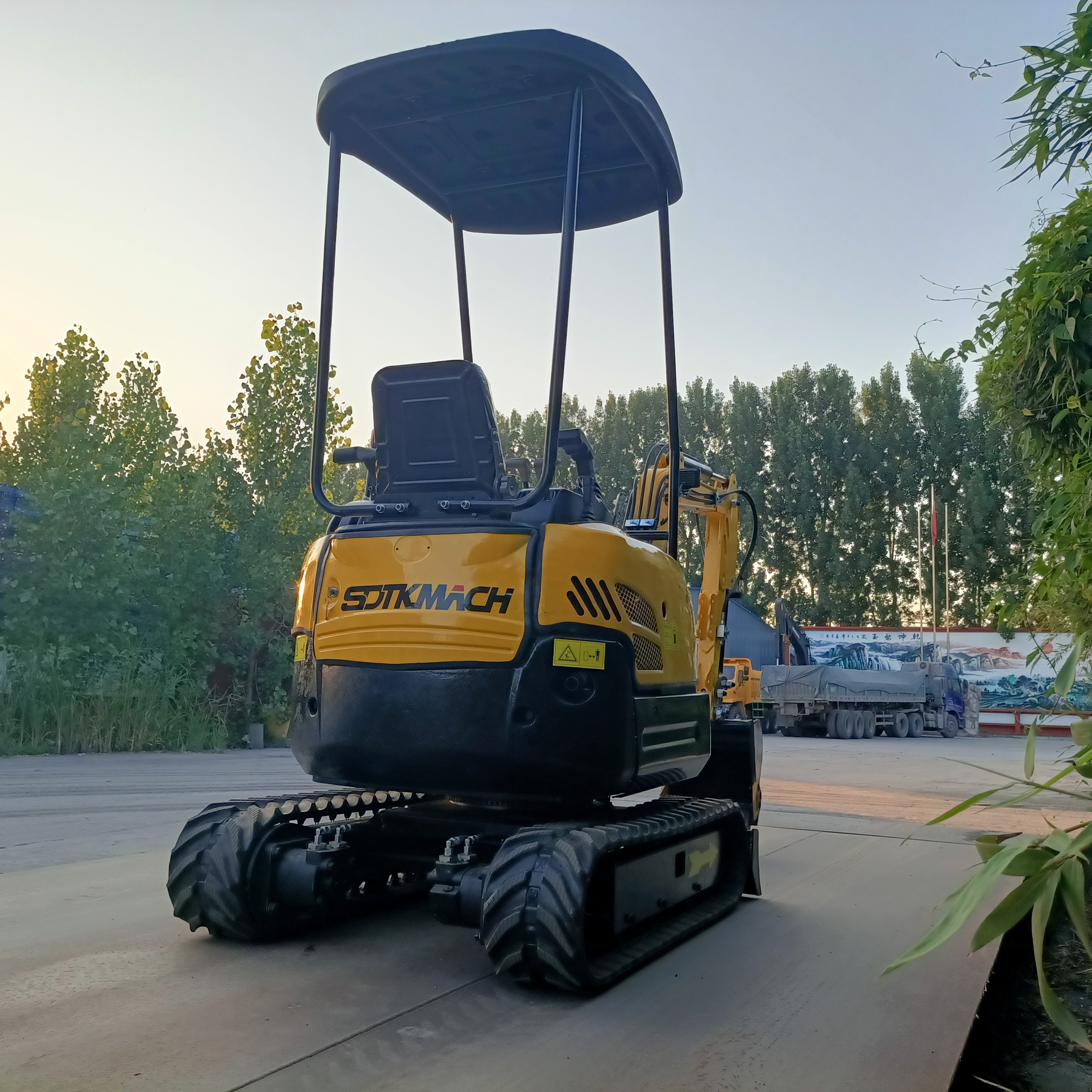 China 1.8 ton mini excavator with kubota engine