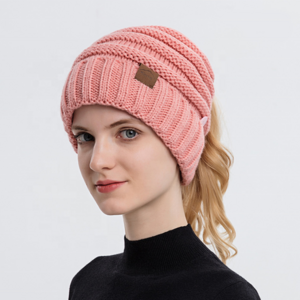 RTS Custom Soft Stretch Tail Winter Cable Knit Hole Hat Messy High Bun Ponytail Beanie for Women