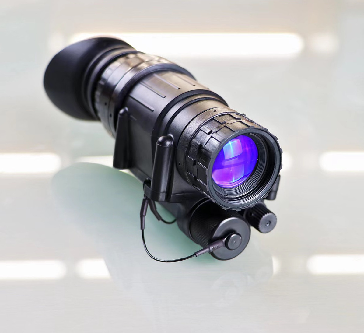 New monocular night vision meter FOM 1400-1900 high-quality night vision meter