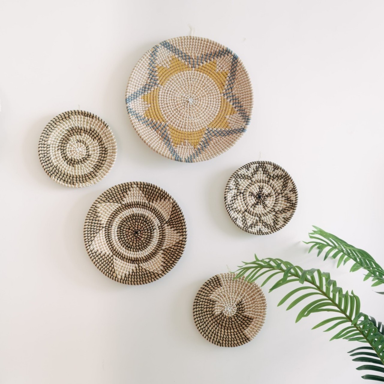 Customized Quantity Set Floral Pattern Seagrass Baskets Wall Decor Hang Round Basket Boho Decor