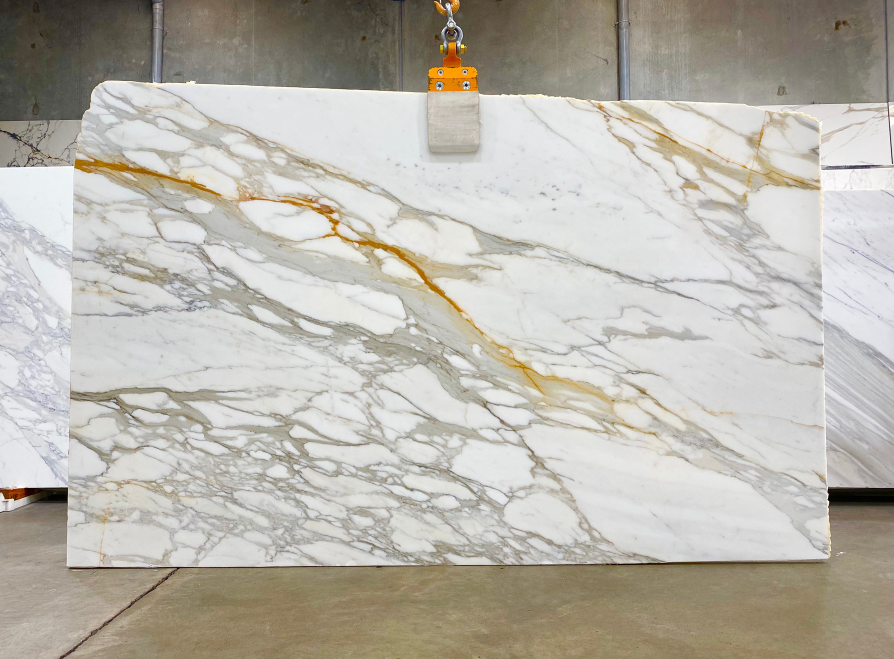 Premium Quality 2500x1300mm Calacatta Gold Marble Slab for Kitchen Countertop