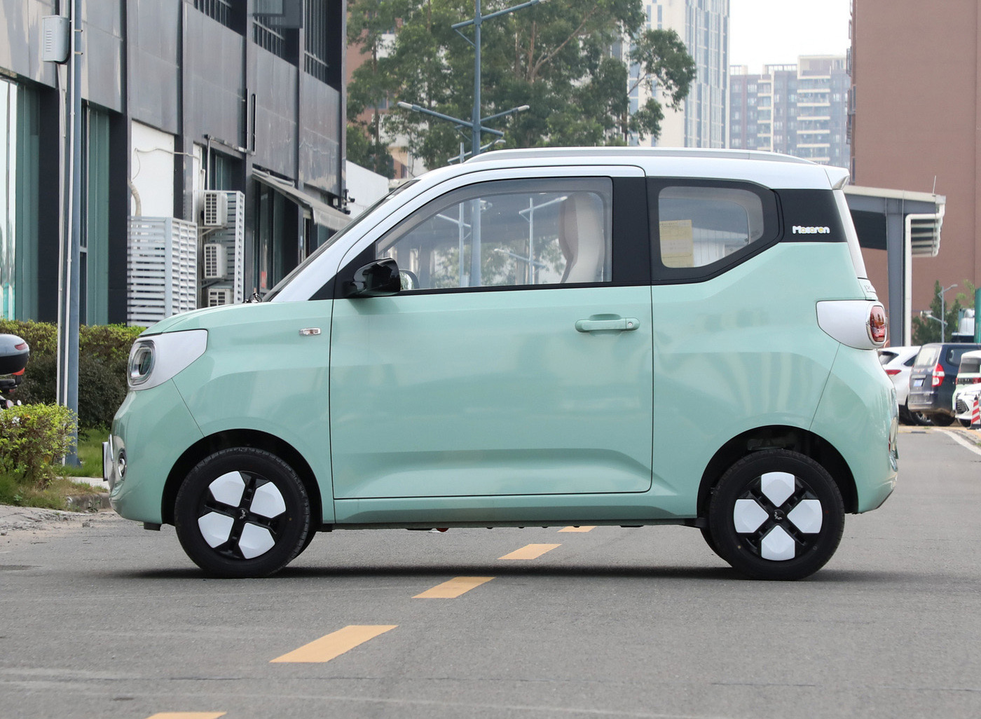 Sale Online Wuling Hongguang Mini EV Car 2024 215km 170km Macaron 4 Seater Micro Model New Energy Car Wuling Mini EV Electric