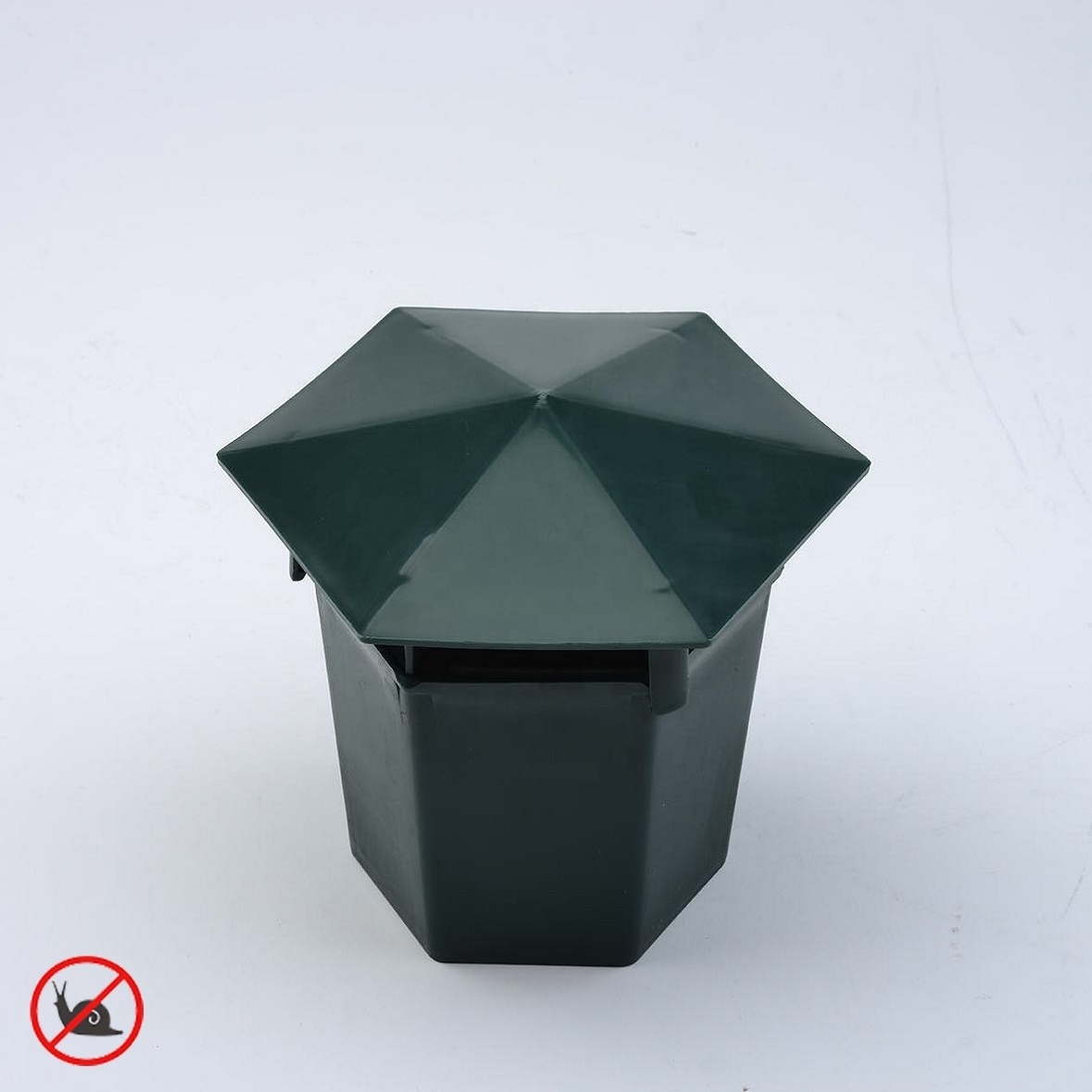 Garden Plastic Snail Trap Snail Cage Slug House Catcher Bait Station