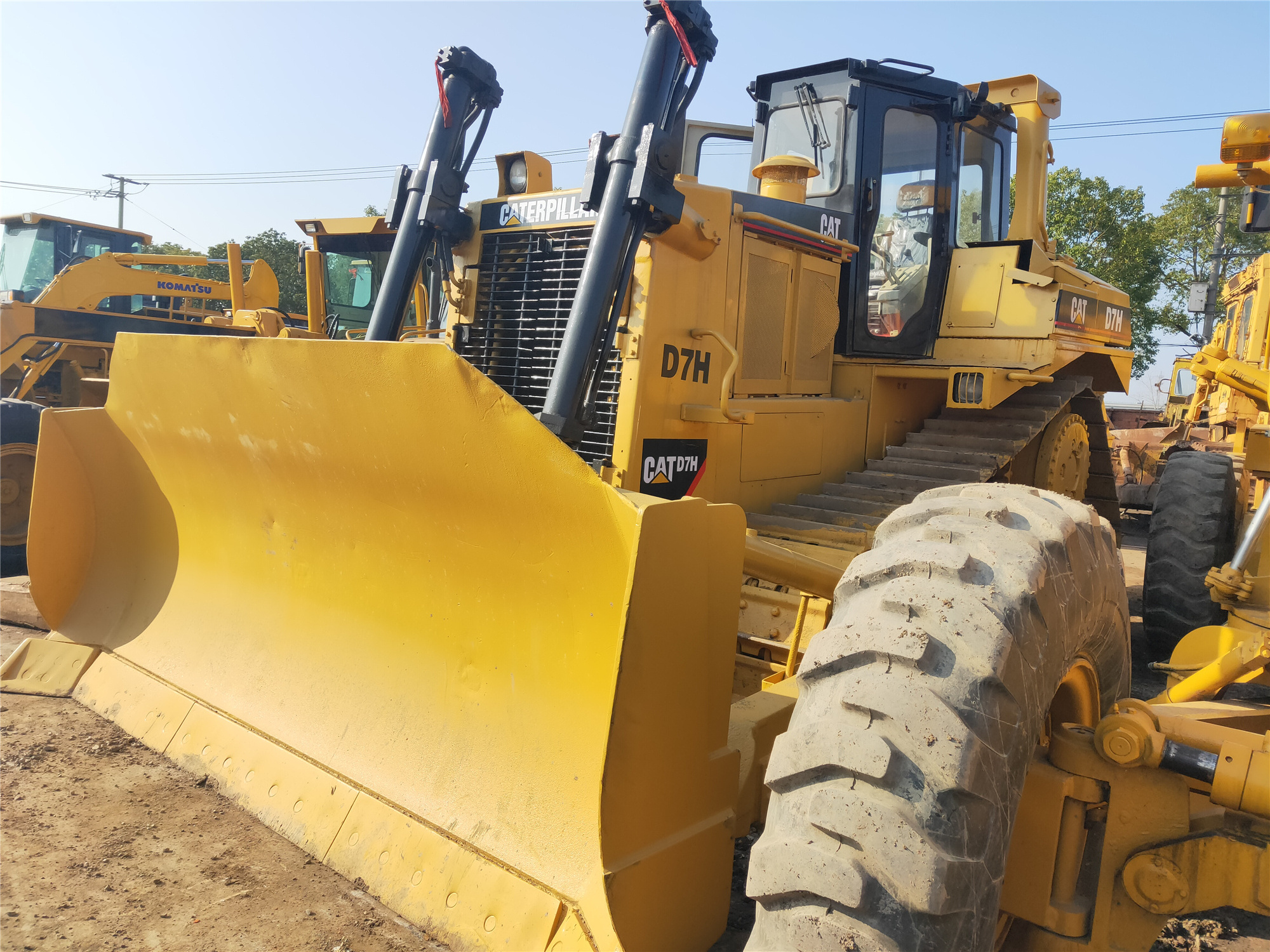 Original Condition D7H Bulldozer Used Cheap Japanese CAT D3C D5H D5G D5K D6G D6H D7R Crawler Dozers