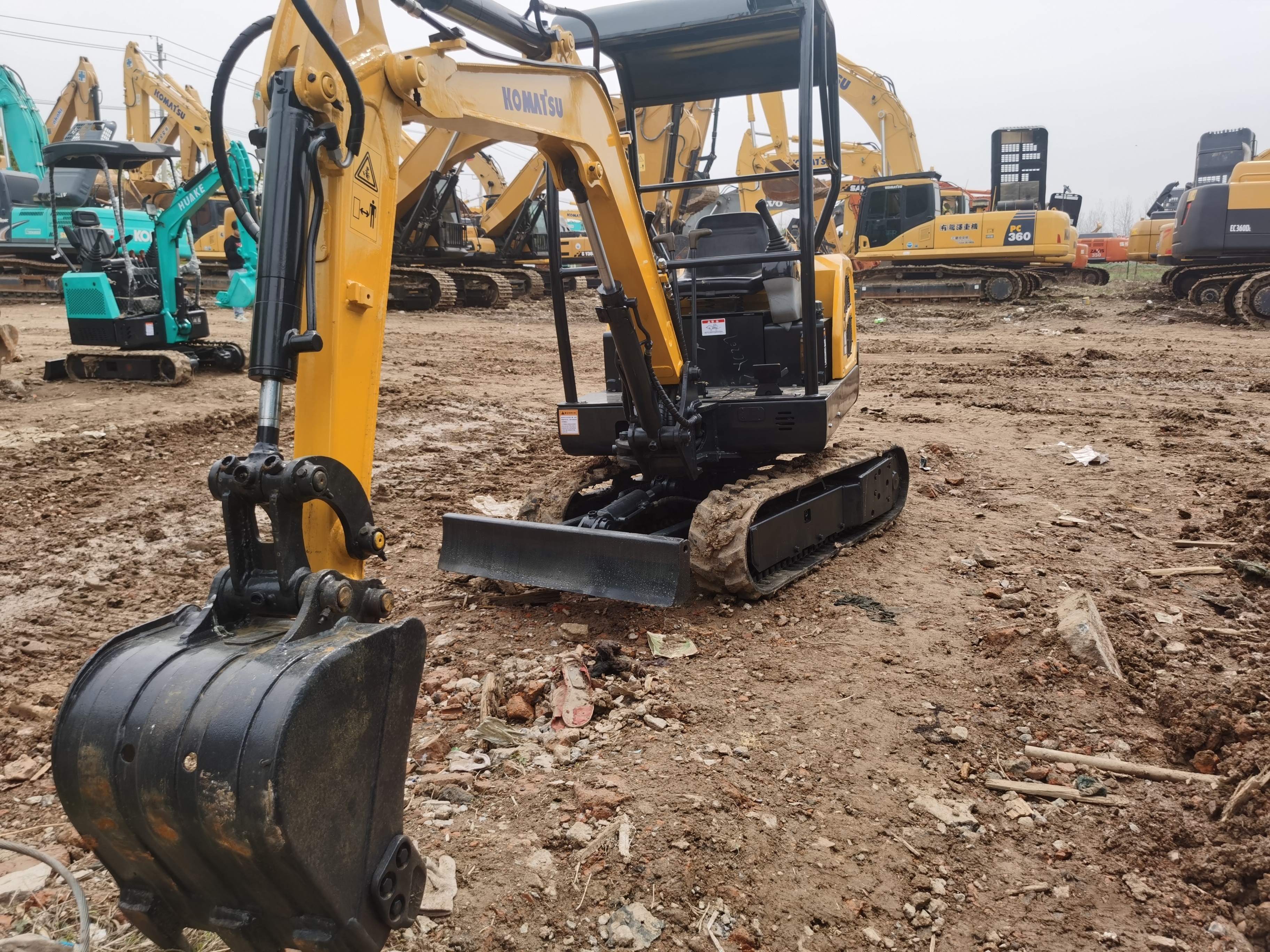 Mini excavator pc01 pc18 pc20 pc30  pc35 komatsu High quality 1 ton 2 ton 3.5 ton small digger Construction Earth Moving Machine