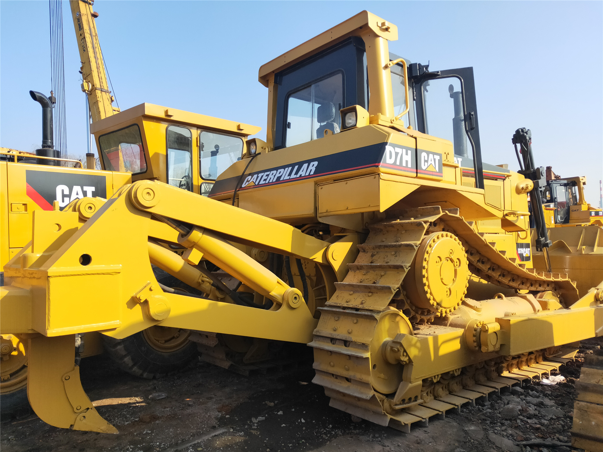 Original Condition D7H Bulldozer Used Cheap Japanese CAT D3C D5H D5G D5K D6G D6H D7R Crawler Dozers