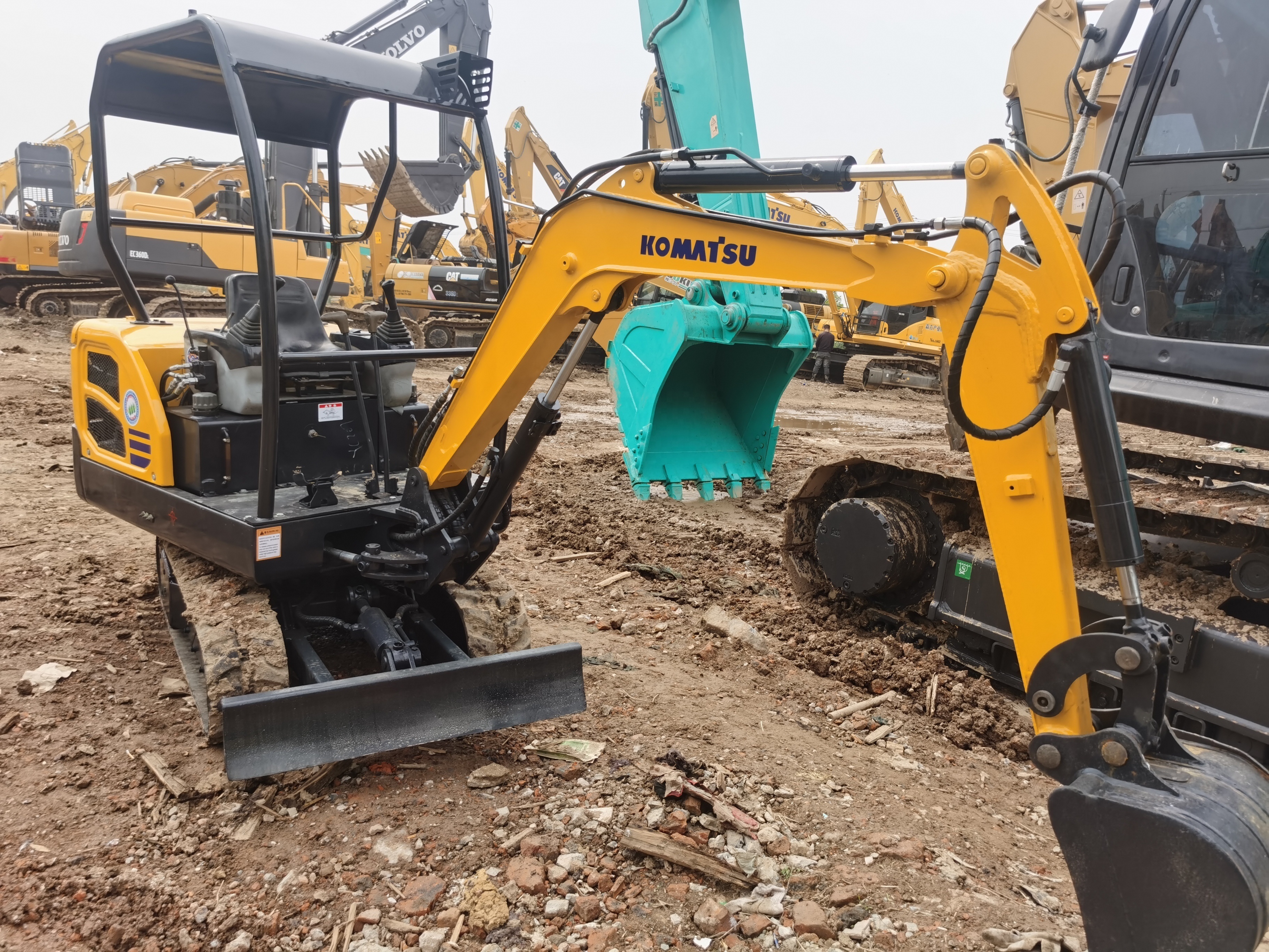 Mini excavator pc01 pc18 pc20 pc30  pc35 komatsu High quality 1 ton 2 ton 3.5 ton small digger Construction Earth Moving Machine