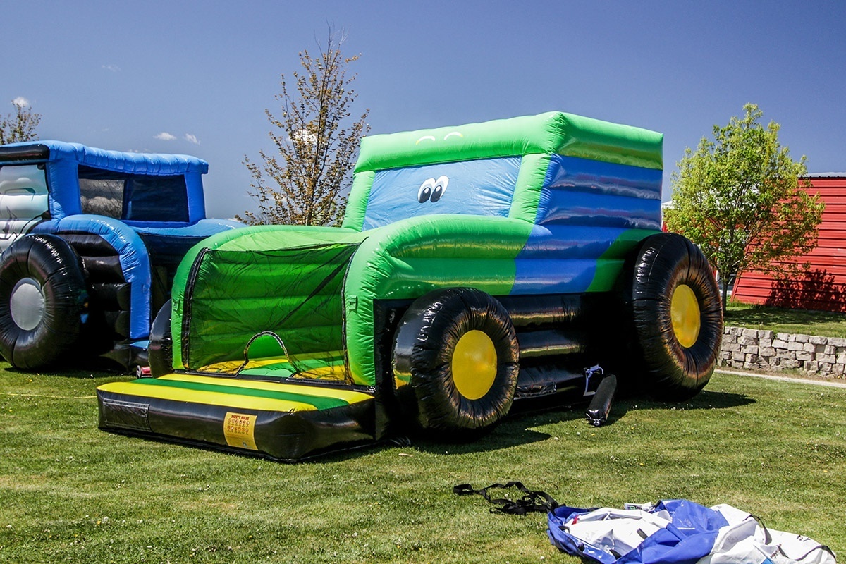 Bounce House Jumping Castle Inflatable Tractor Bouncer Inflatable Happy Jump Tractor Combo For Sale