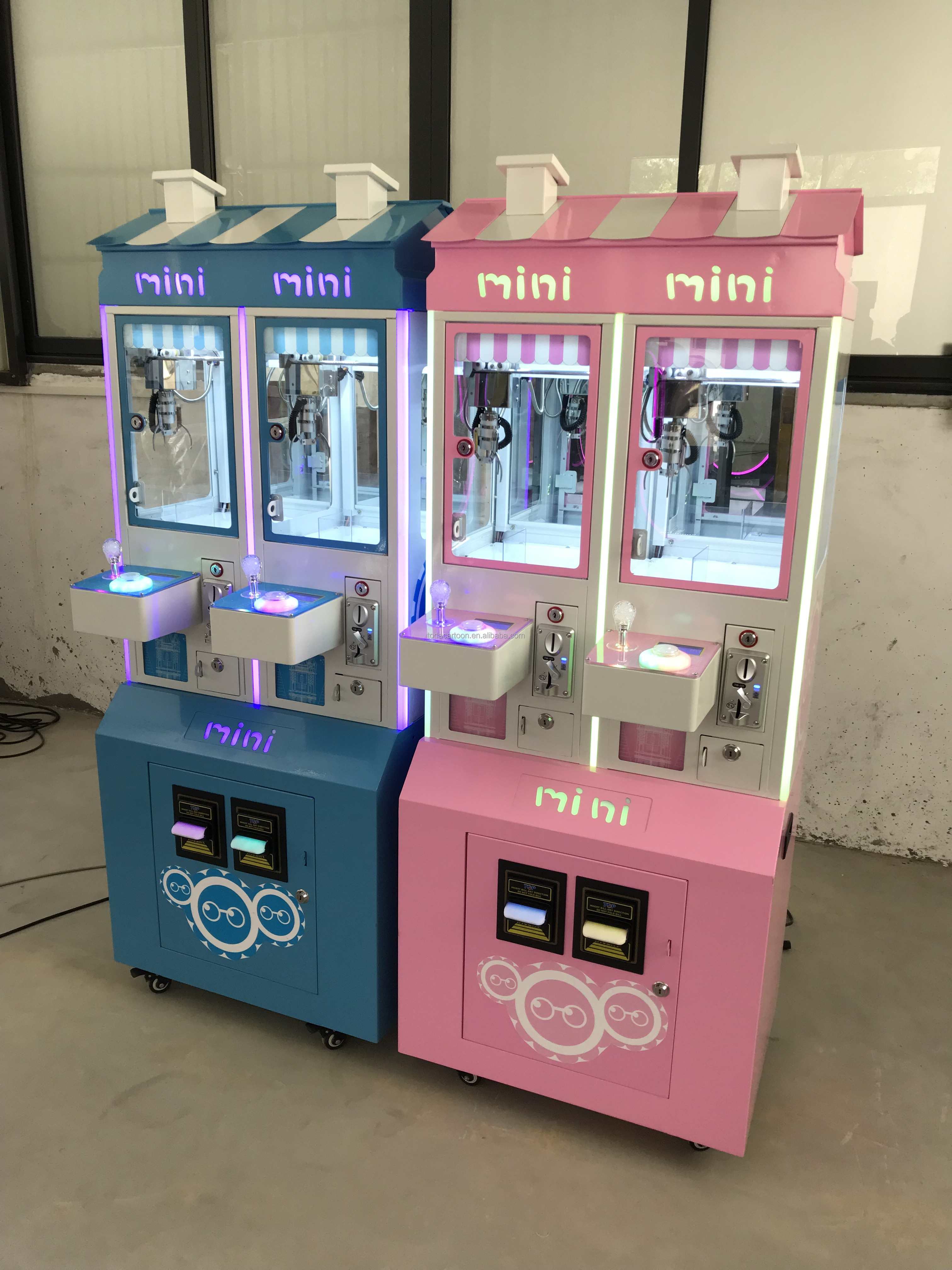 Toda coin operated arcade crane machine mini plush toy vending machine doll mini crane claw machine