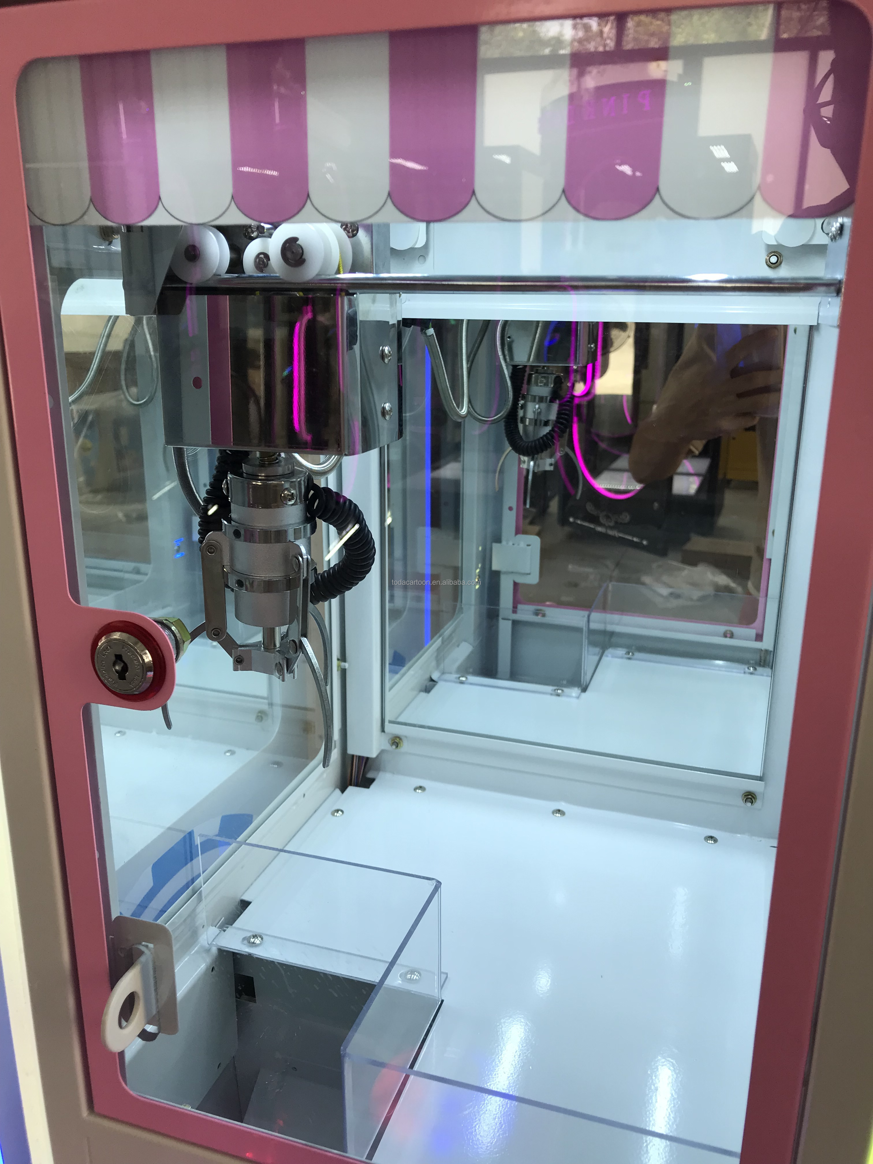 Toda coin operated arcade crane machine mini plush toy vending machine doll mini crane claw machine