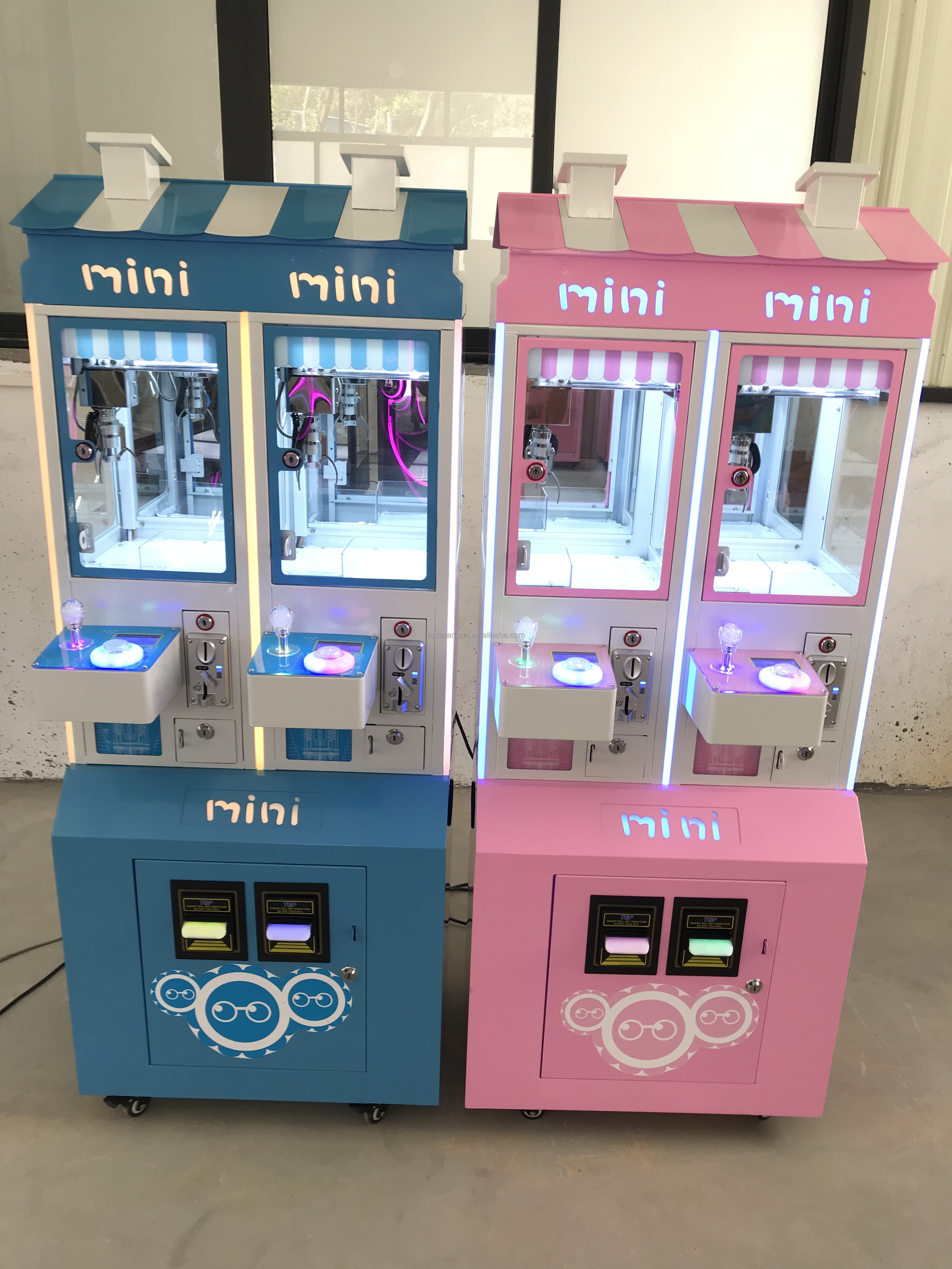 Toda coin operated arcade crane machine mini plush toy vending machine doll mini crane claw machine