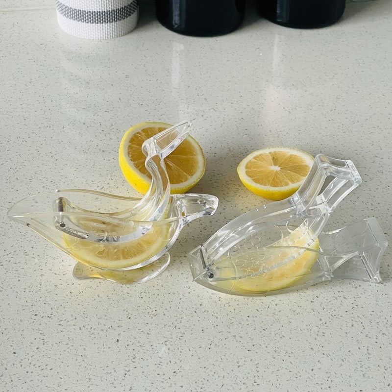 2024 New Arrivals Colorful Acrylic Juicer Portable Transparent Fruit Bird Shape Lemon Squeezer Hand Manual Juicer