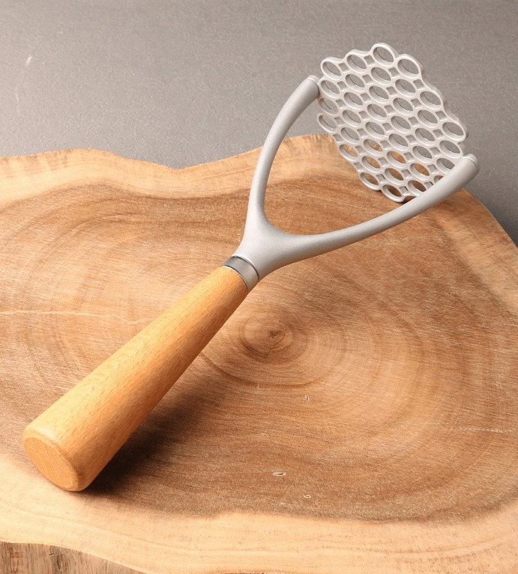 New 2024 Products Aluminium Alloy Potato Press Ricer Bean Masher with Wood Handle