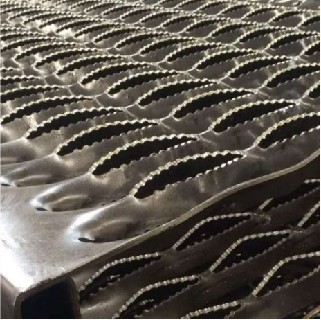 Perforated Anti-Skid Plate or Perforated Metal Diamond Roof Walkway