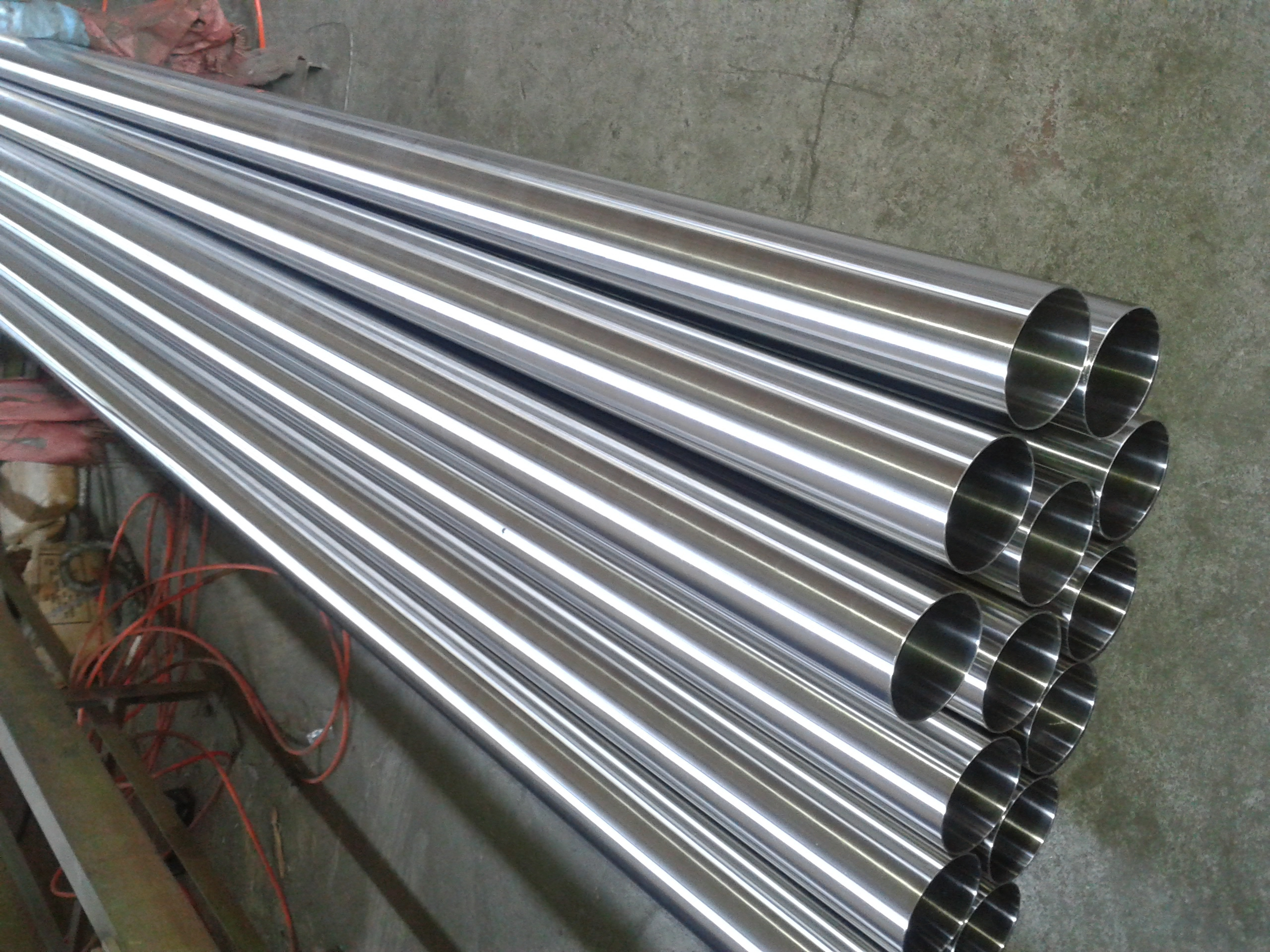 Round Stainless steel pipe ASTM A270 A554 SS304 316L 316 310S 440 1.4301 321 904L 201 square pipe inox SS seamless tube