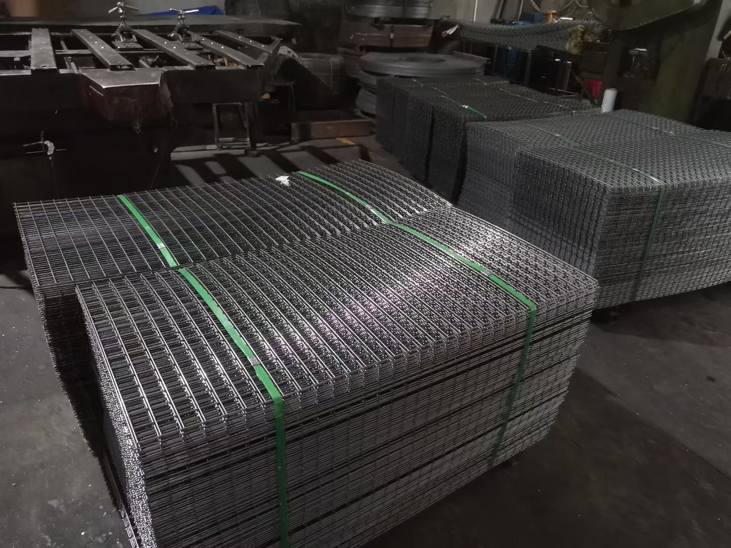 0.2mm  20 gauge hot dipped galvalnised steel mesh 1x1 steel wire mesh panels welded wire mesh low price for making cages