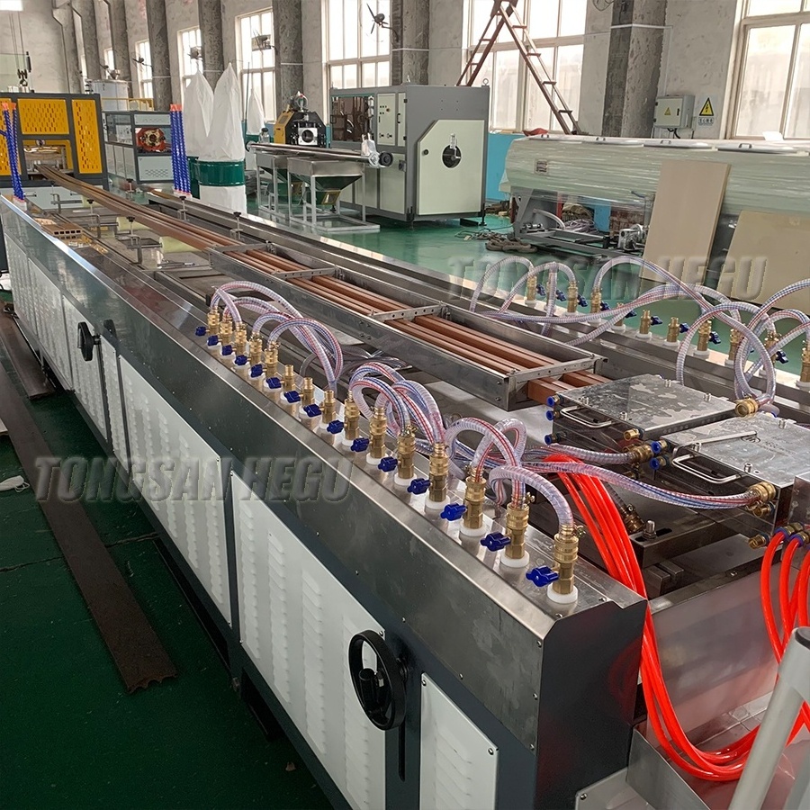 Outdoor PE WPC Decking Machine Anti Slip Co-Extrusion WPC Floor Board Extruder Wood-Plastic Pallets Fence Column Production Line