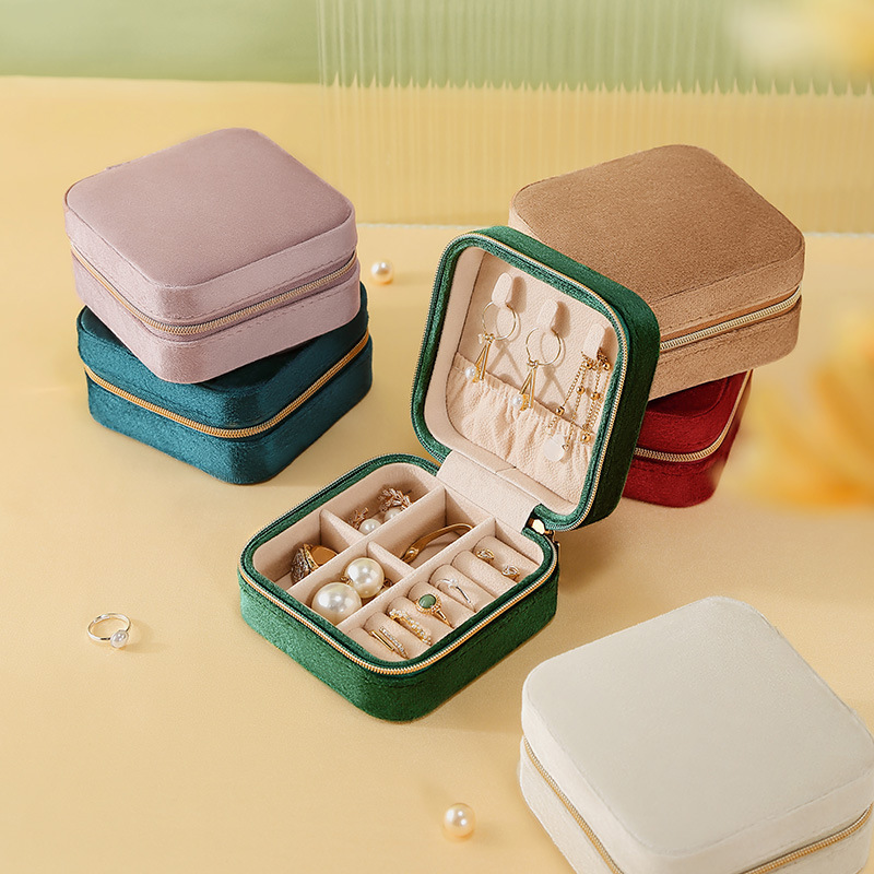 Luxury Velvet Retro Jewelry Box Packaging Portable Mini Earring Ring Box Jewellery Travel Box Jewelry Organizer Storage