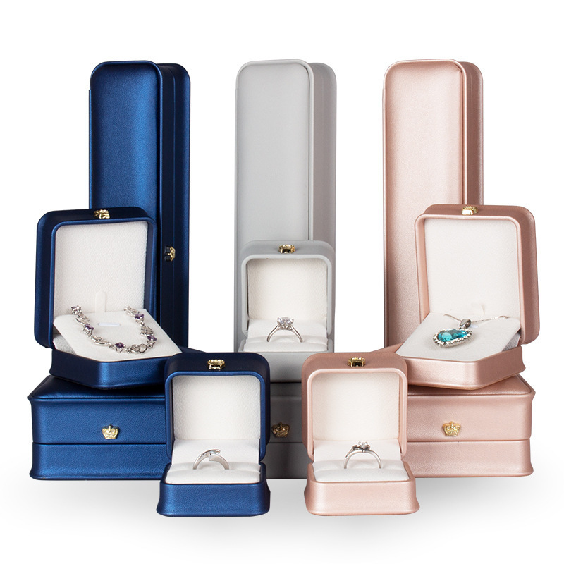 Tongxing wholesale blue jewelry box crown pu leather logo earrings bracelet ring box creative jewelry packaging