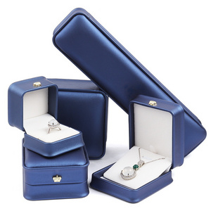 Tongxing wholesale blue jewelry box crown pu leather logo earrings bracelet ring box creative jewelry packaging