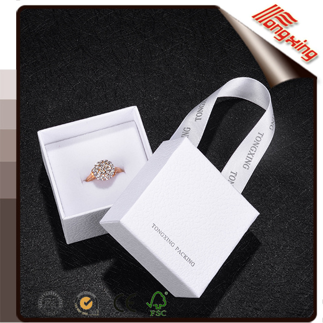 Made in china high fashion custom gift boxes with handles paper jewelry box ring necklace bracelet box